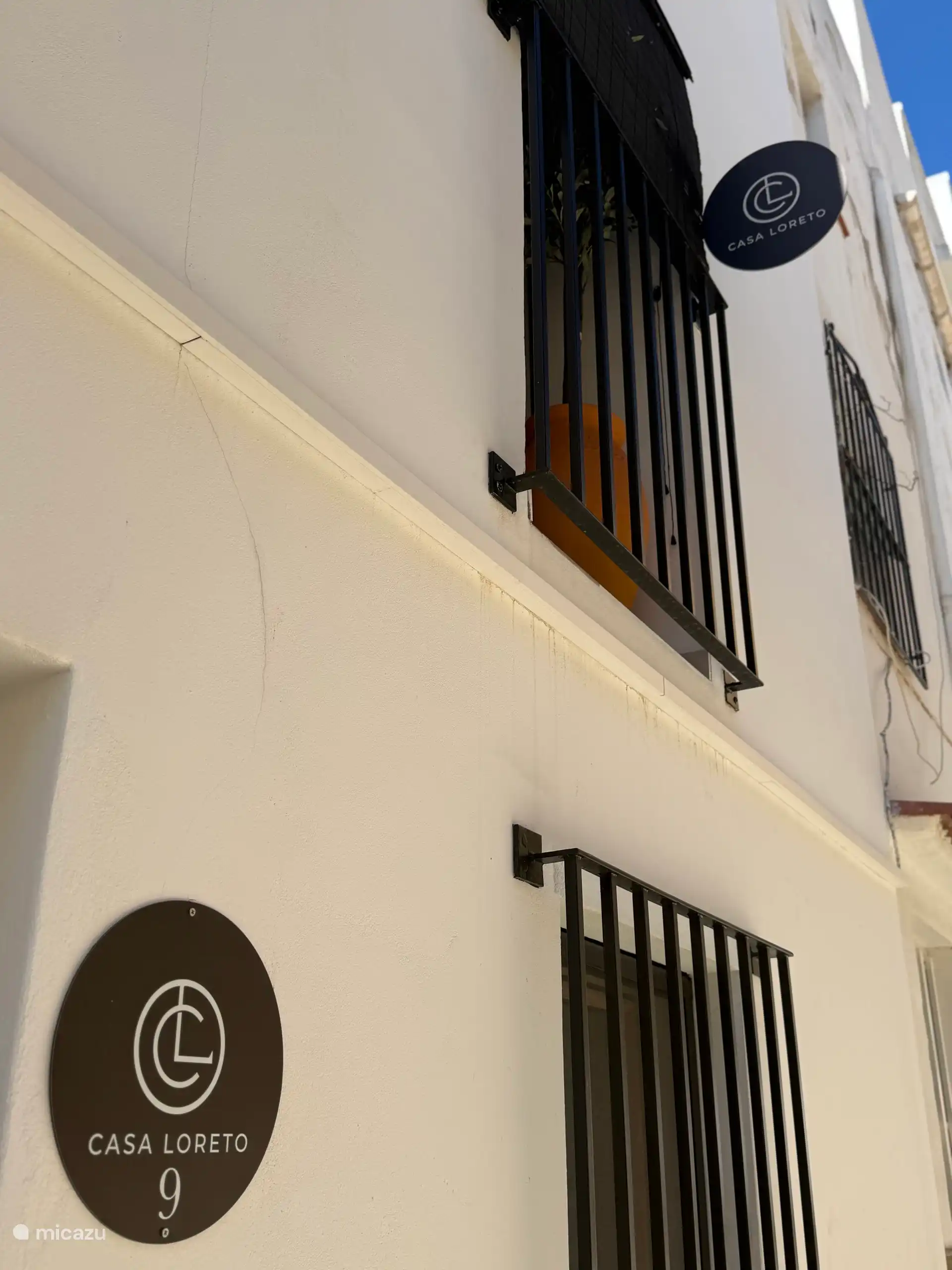 Casa Loreto.
Le dos a une sortie directe
