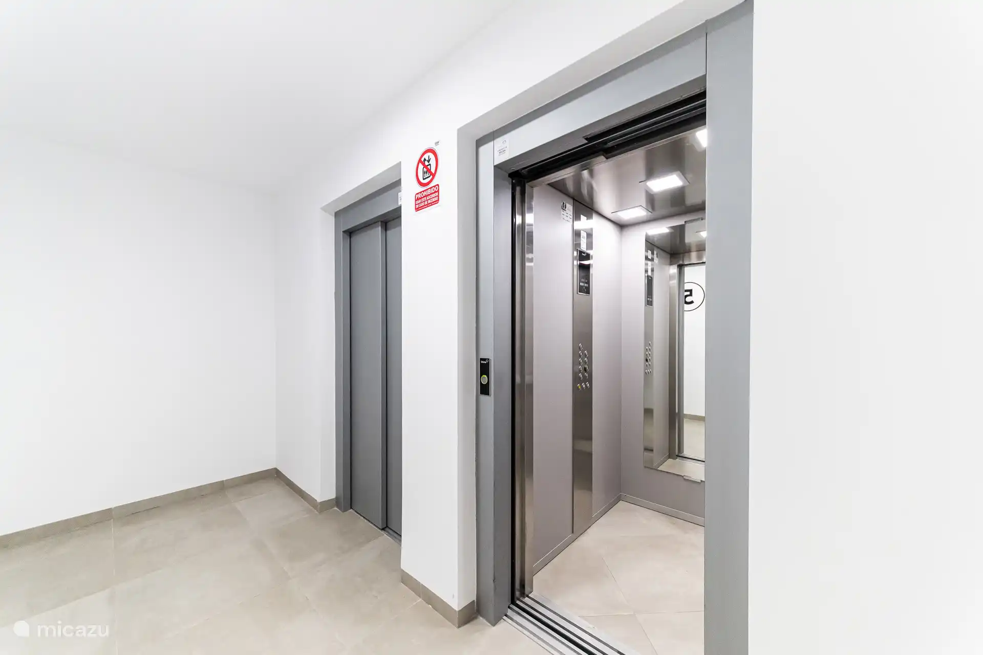 Ascensor disponible