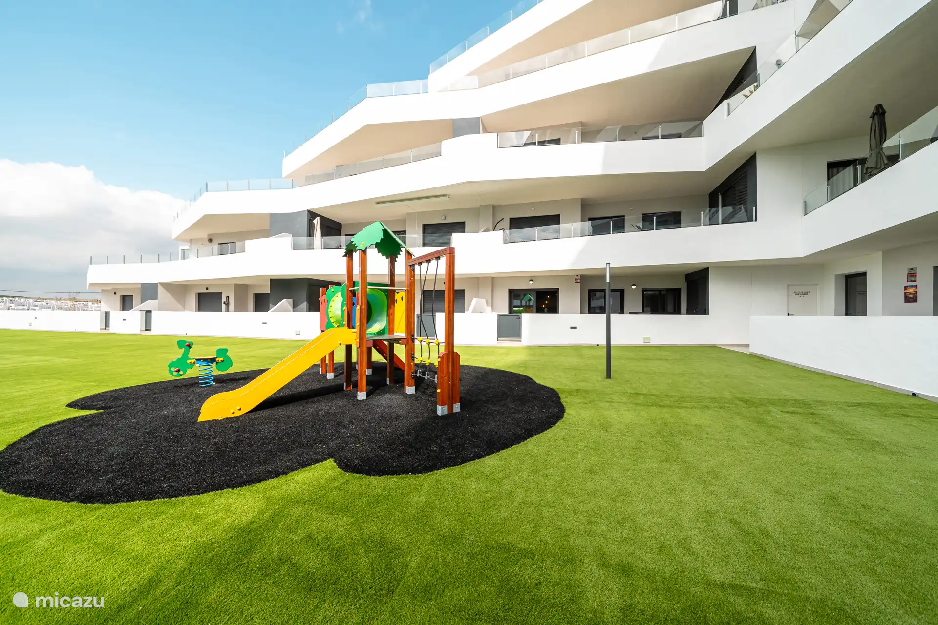 Equipamientos de parque infantil cercanos