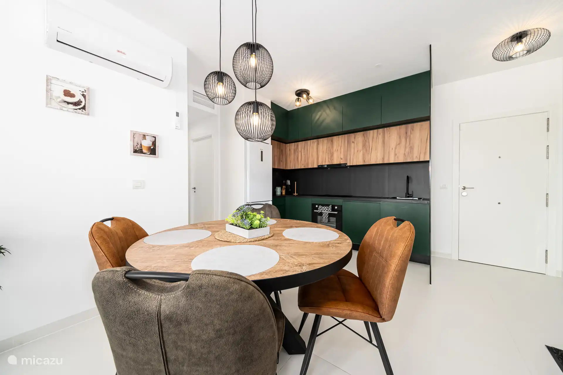 Comedor para 4 personas (se puede reservar la trona)