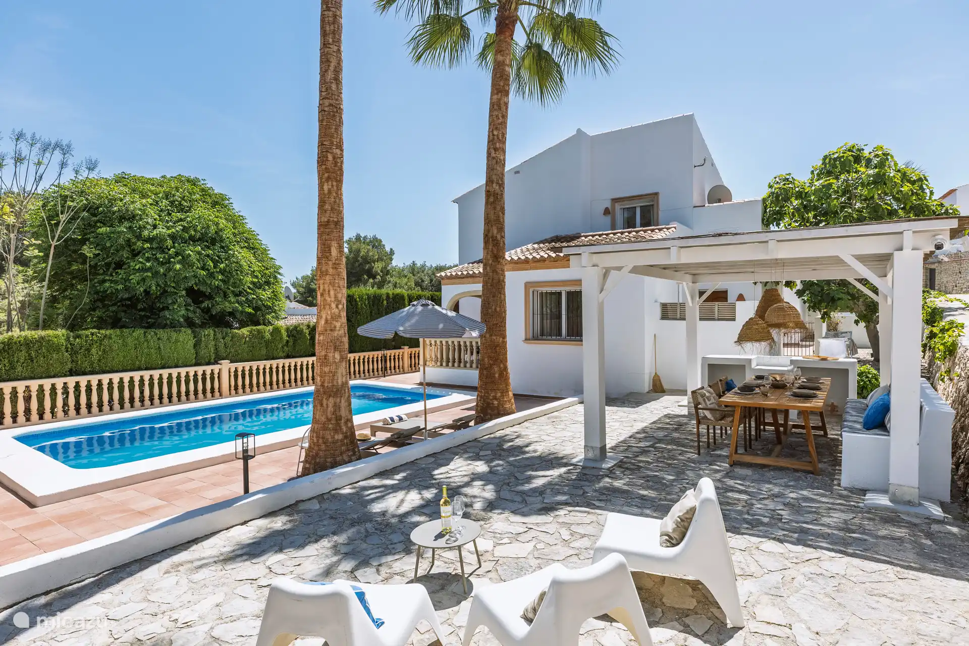 Garten mit privatem Pool