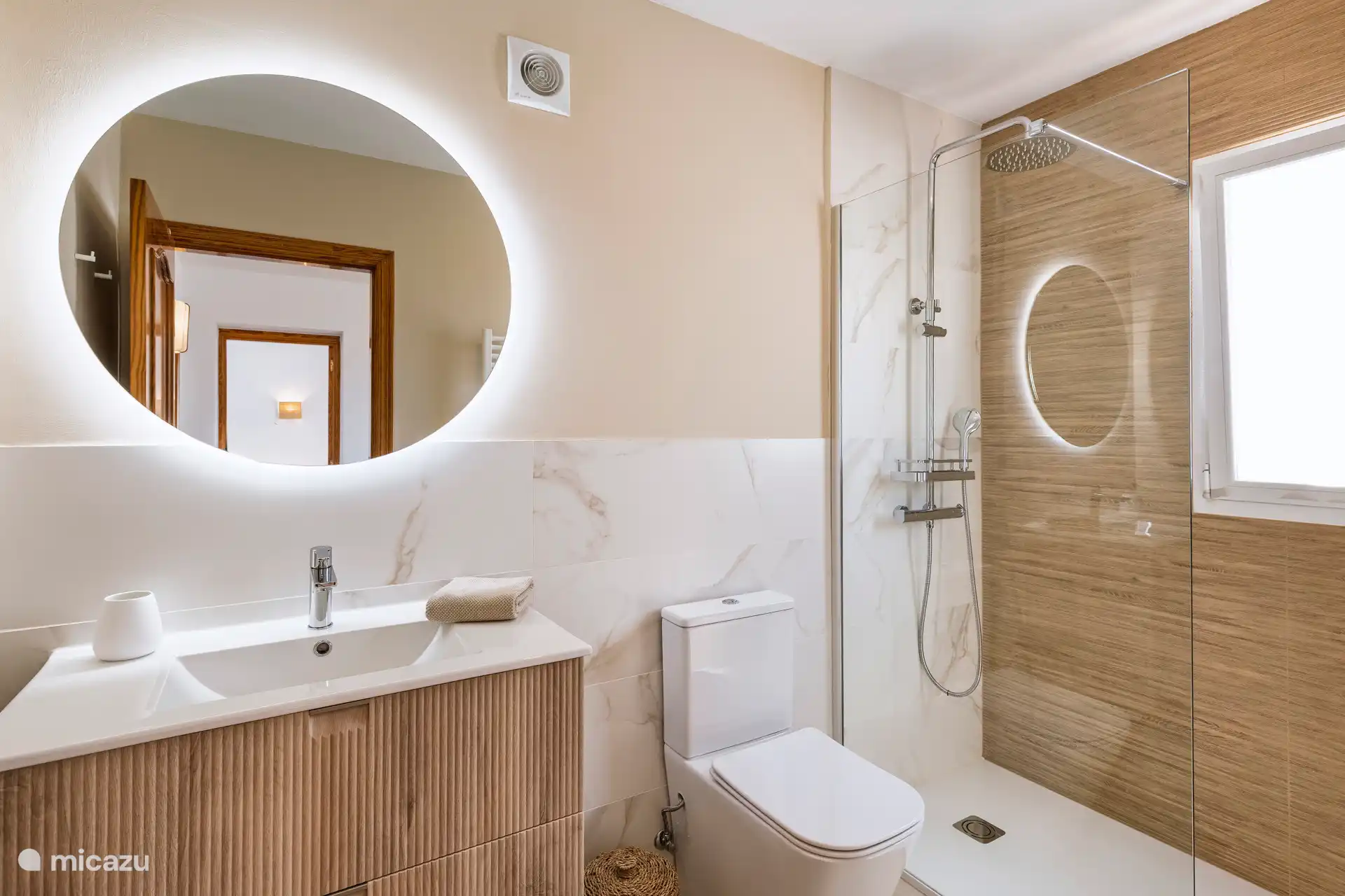 Badezimmer im Erdgeschoss