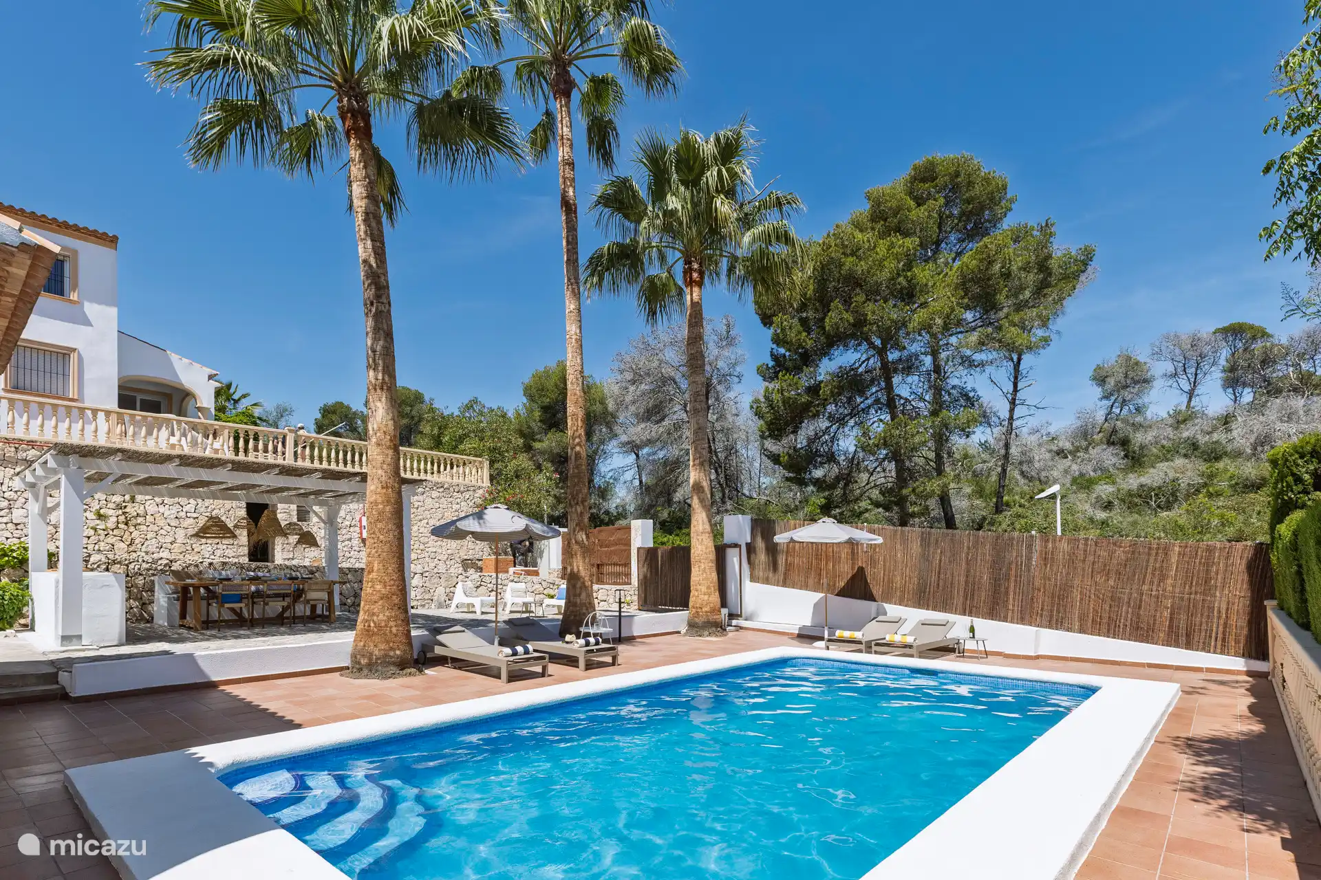 Garten mit privatem Pool