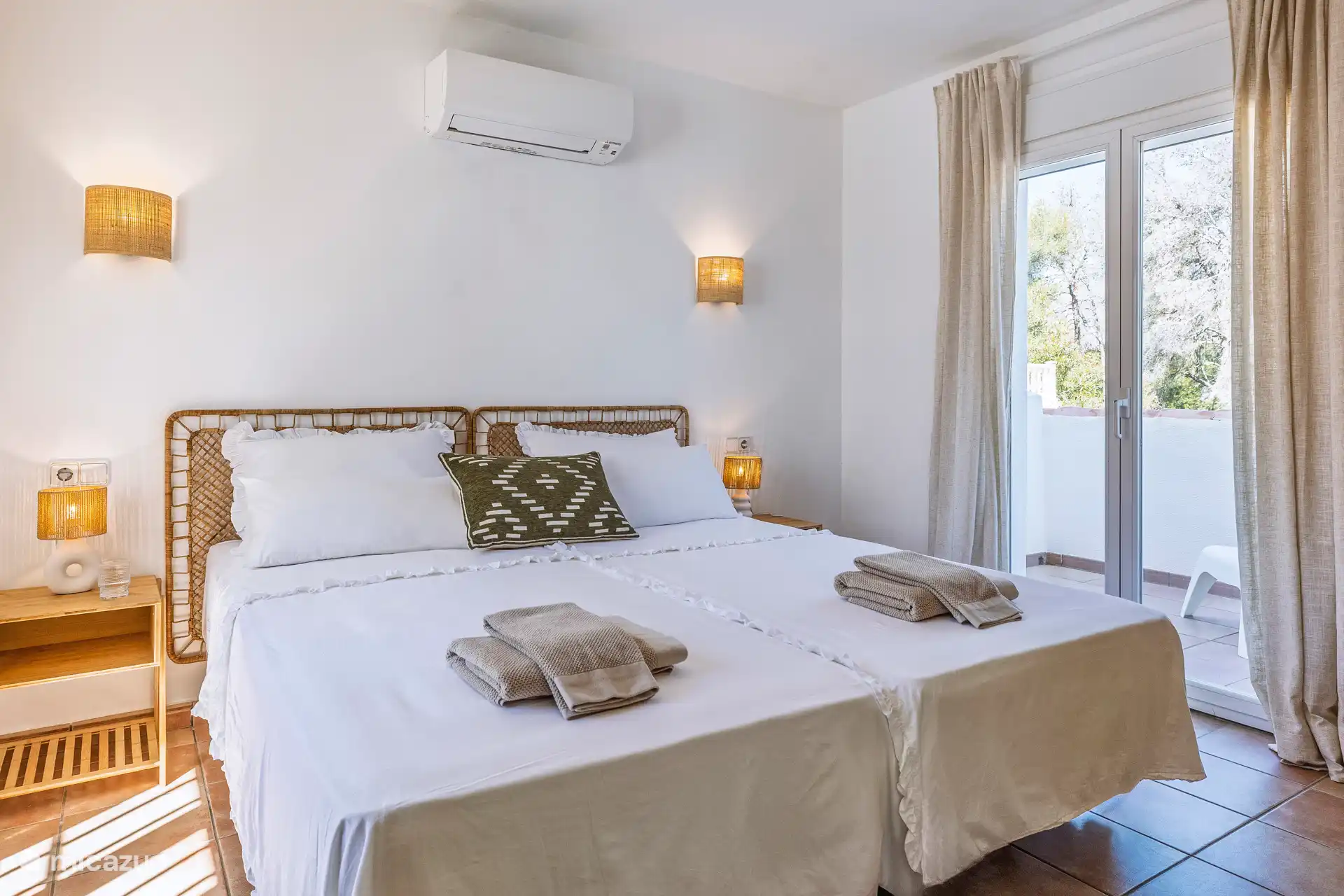 Schlafzimmer mit Balkon 