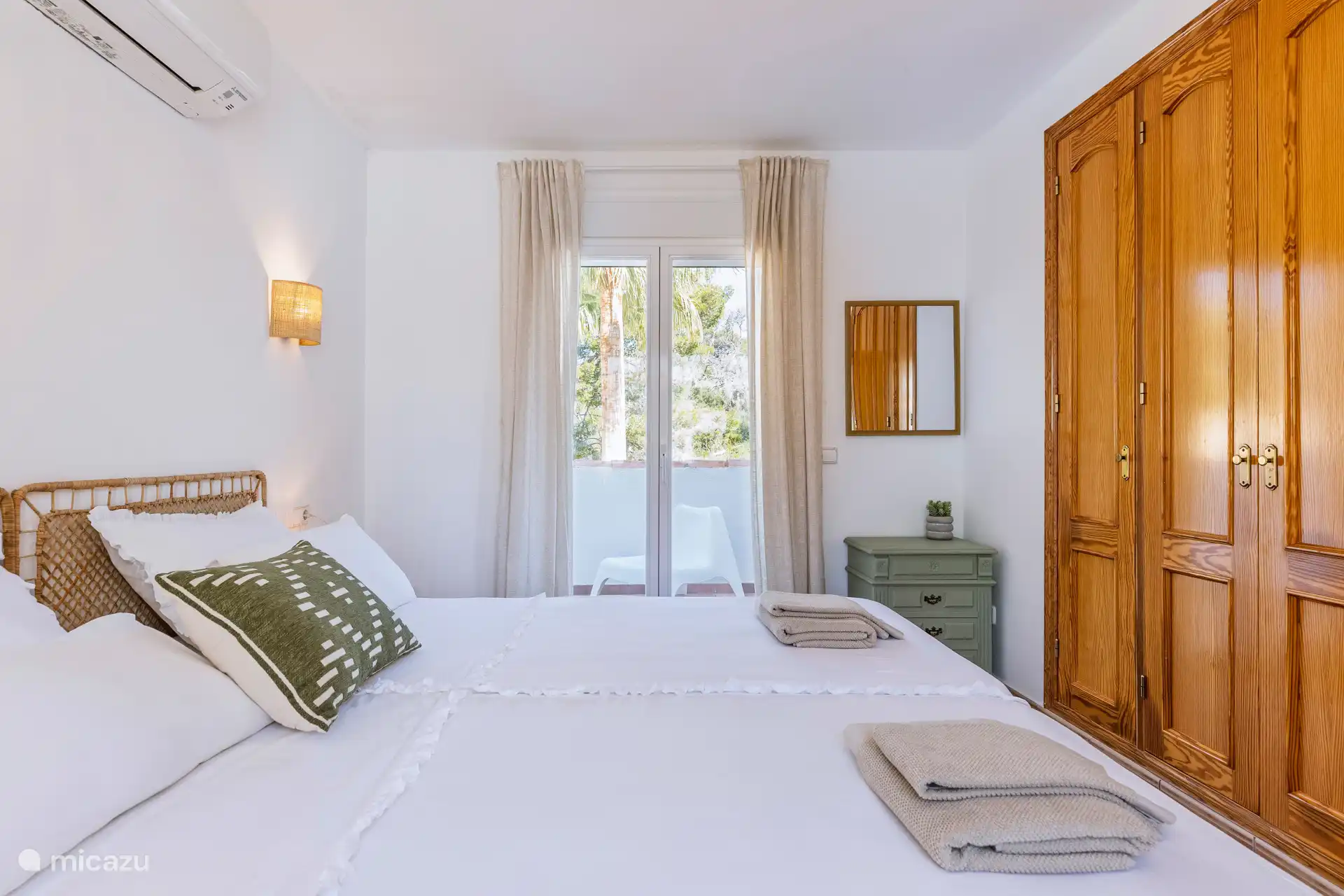 Schlafzimmer mit Balkon