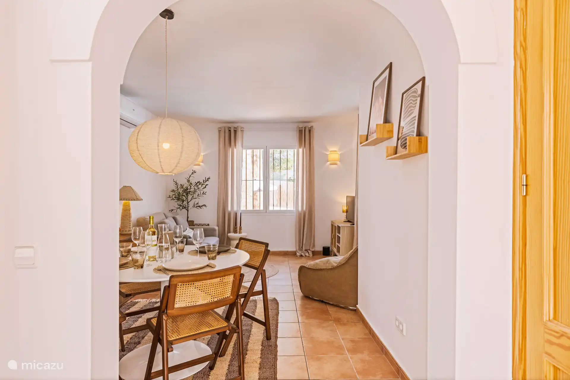 Wohnzimmer mit Essbereich