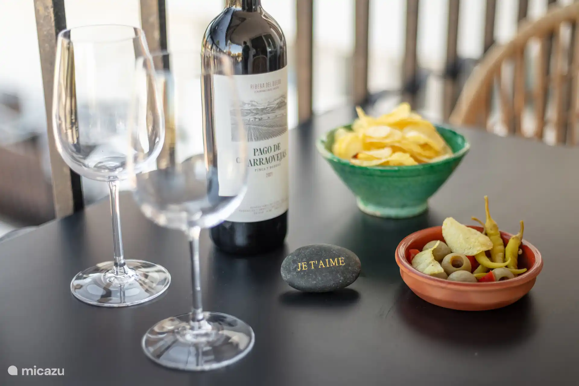 Op het balkon kan je genieten van een wijntje, ontbijt of lekker dineren