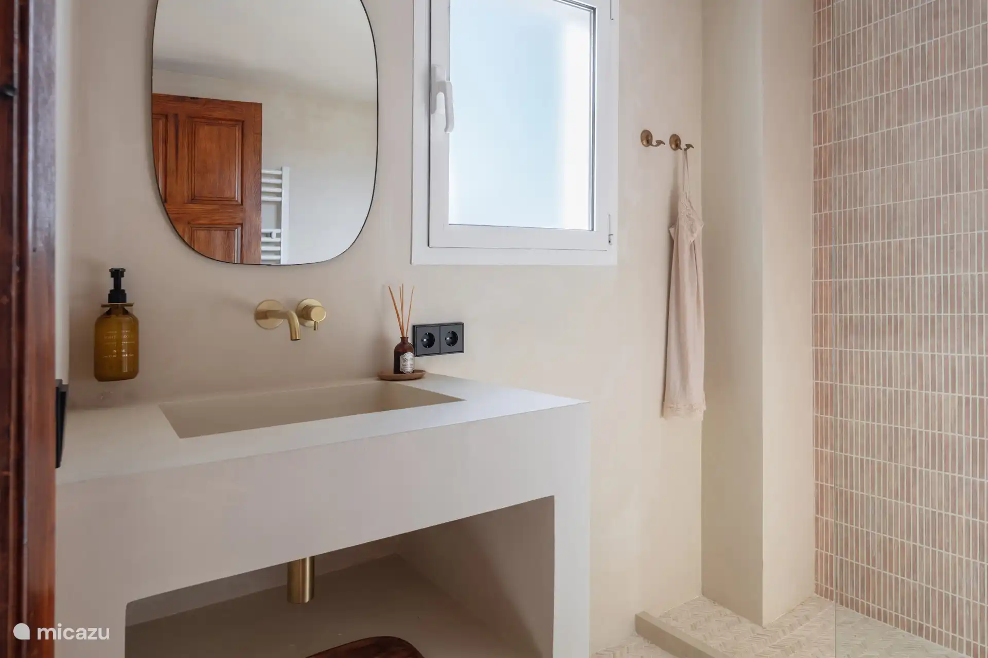 Wastafel in ensuite badkamer