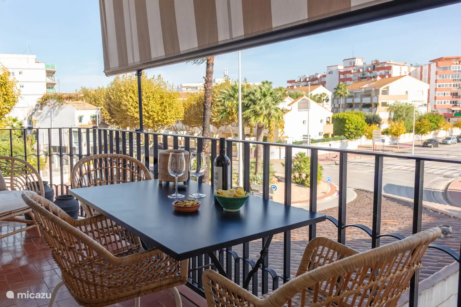 Het appartementencomplex is gelegen aan Carretera Cabo de la Nao Pla