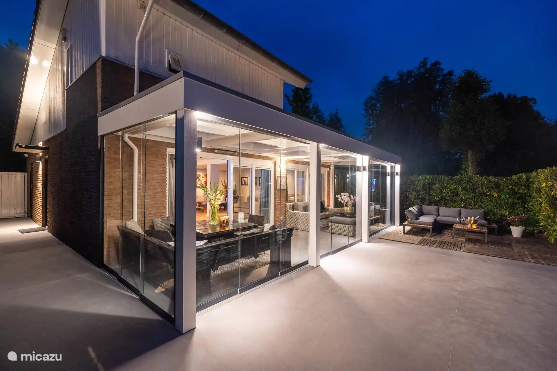 Lockable veranda