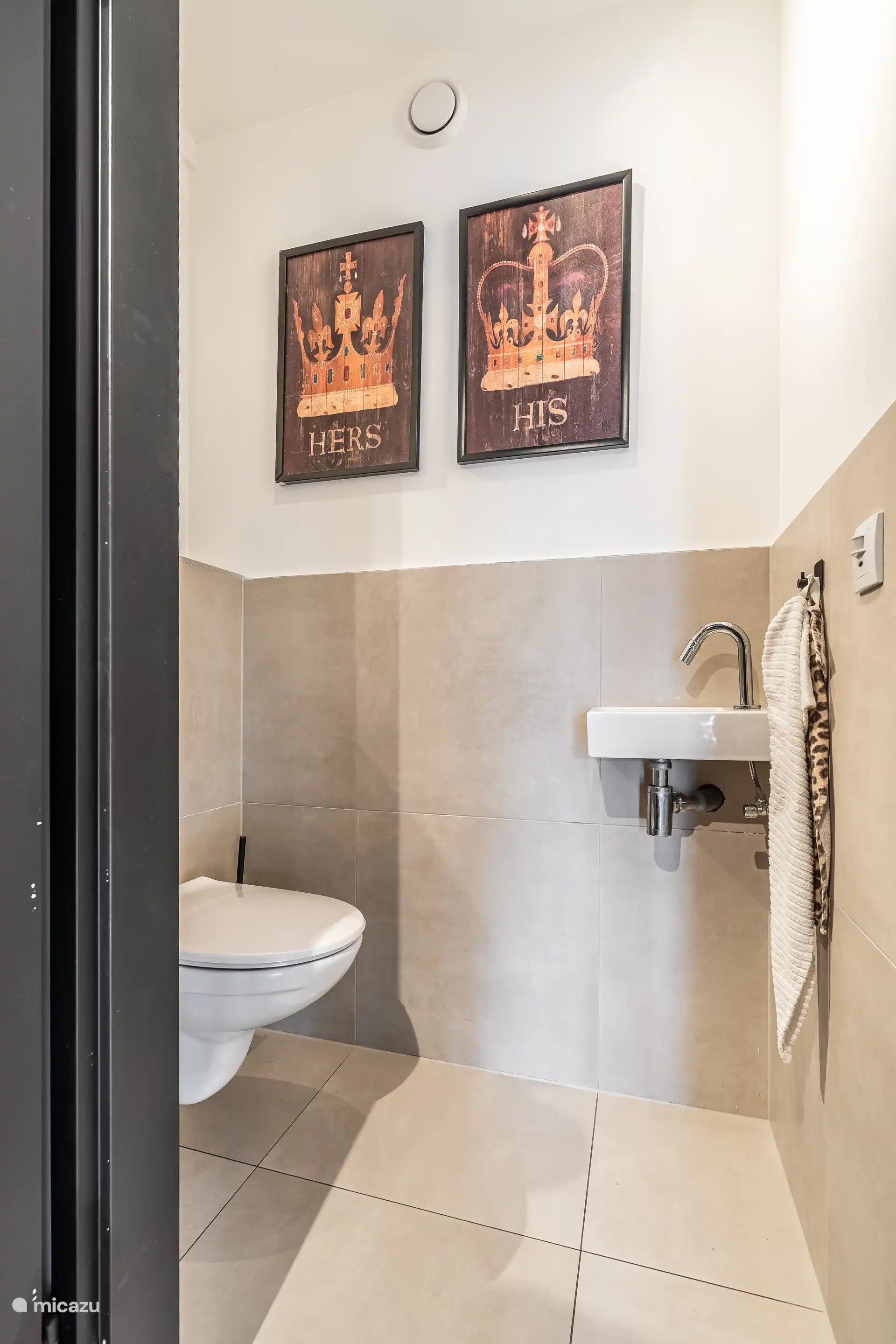 2nd toilet bg