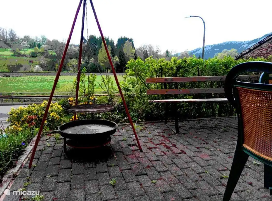 Esta rejilla está en la terraza superior, en la terraza cubierta hay una rejilla cerrada
