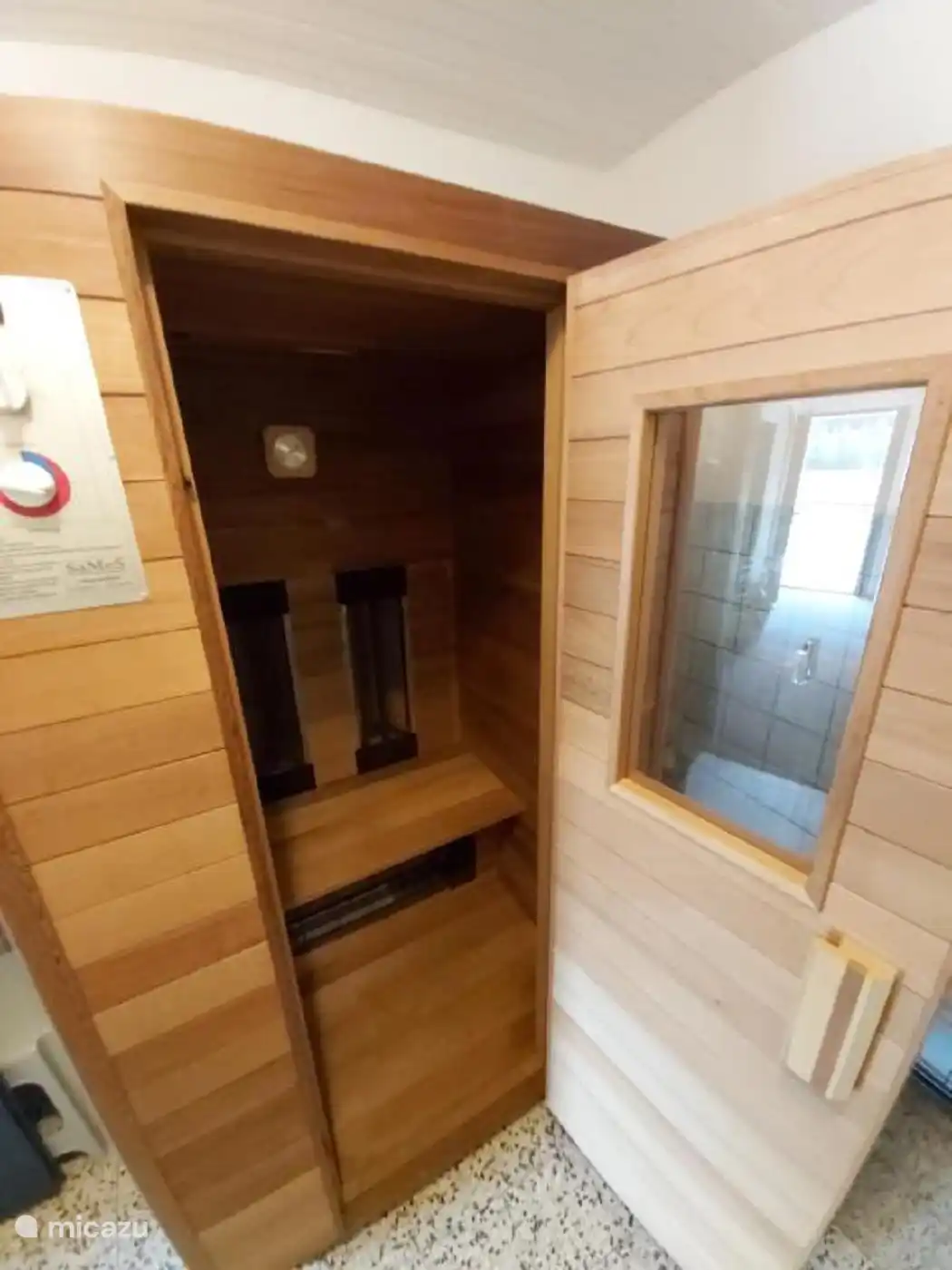 Relájate en esta sauna infrarridea para dos personas.