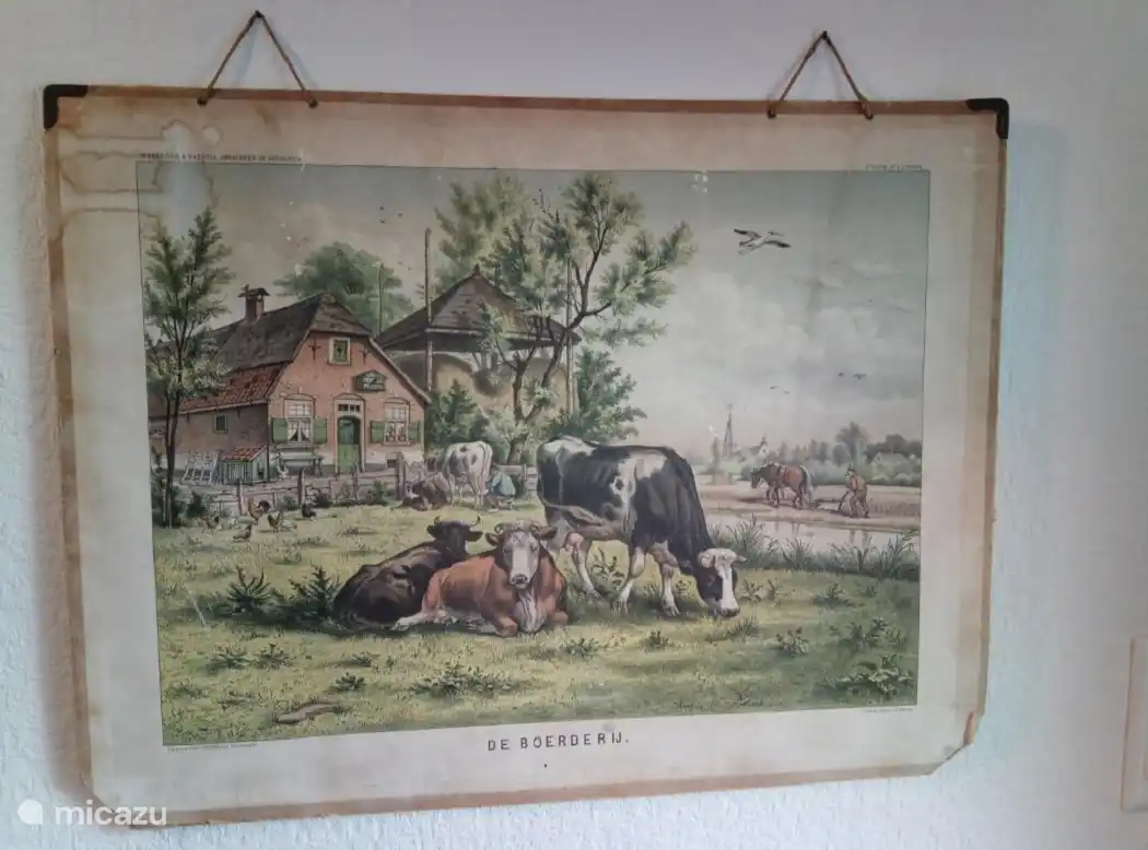La casa es la casa de un granjero. No como la granja de la foto, sino con un pequeño establo y un pajar.