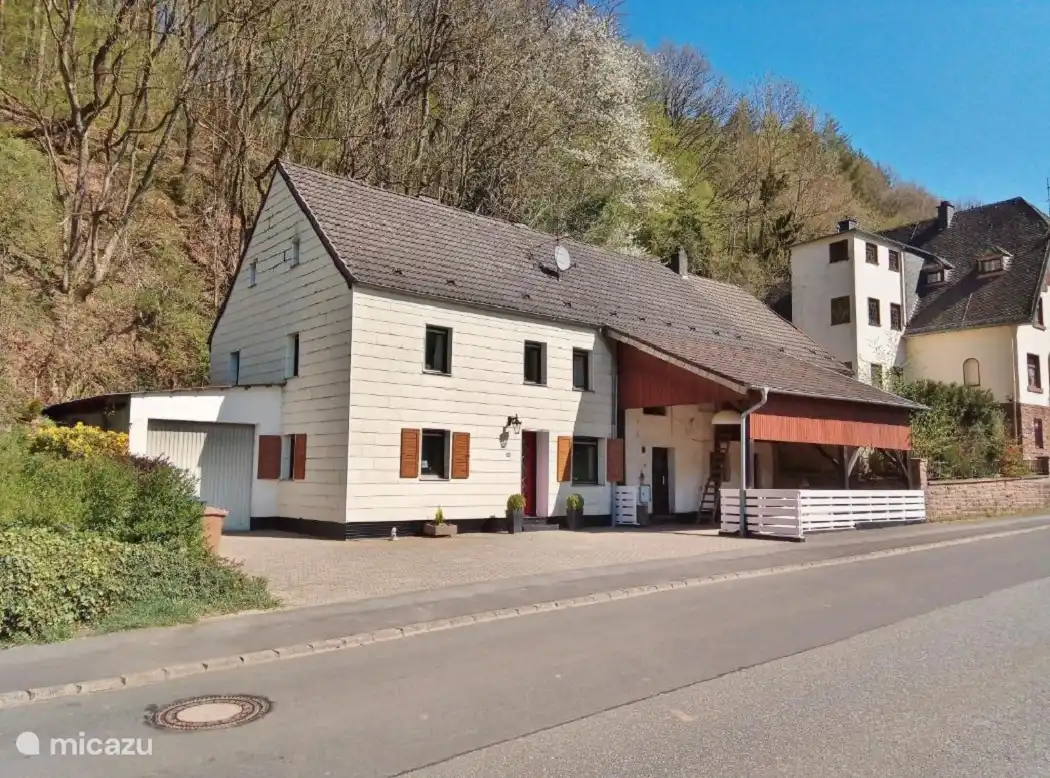 Parque infantil, Alemania, Renania-Palatinado, Mürlenbach, casa vacacional Die rote Ente