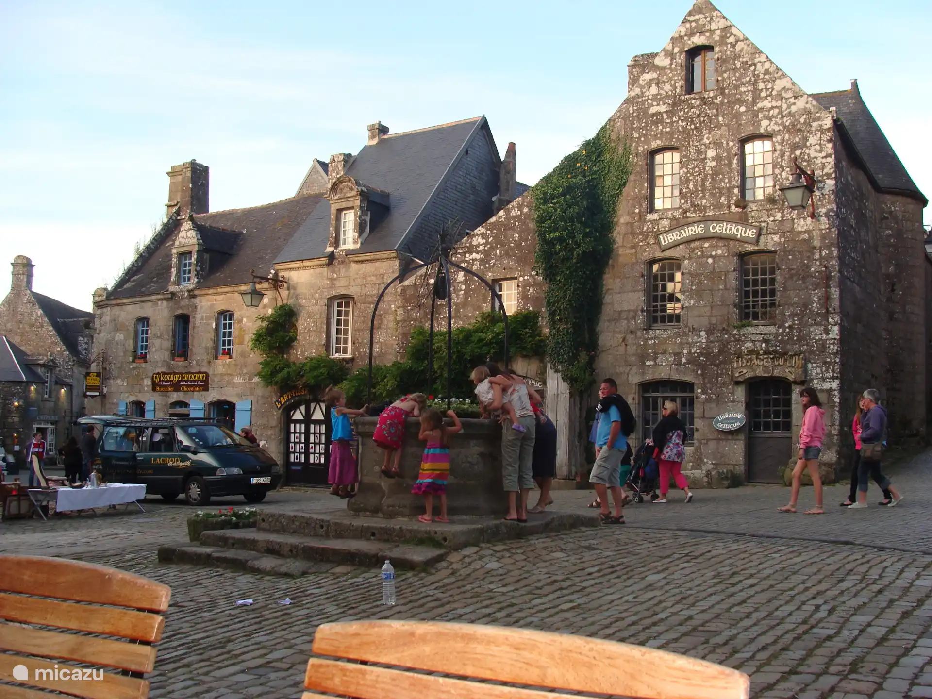 Locronan, 20 min rijden met de wagen. Het dorp waar Roman Polanski zijn opnames deed voor Tess of the d'Urbervilles.