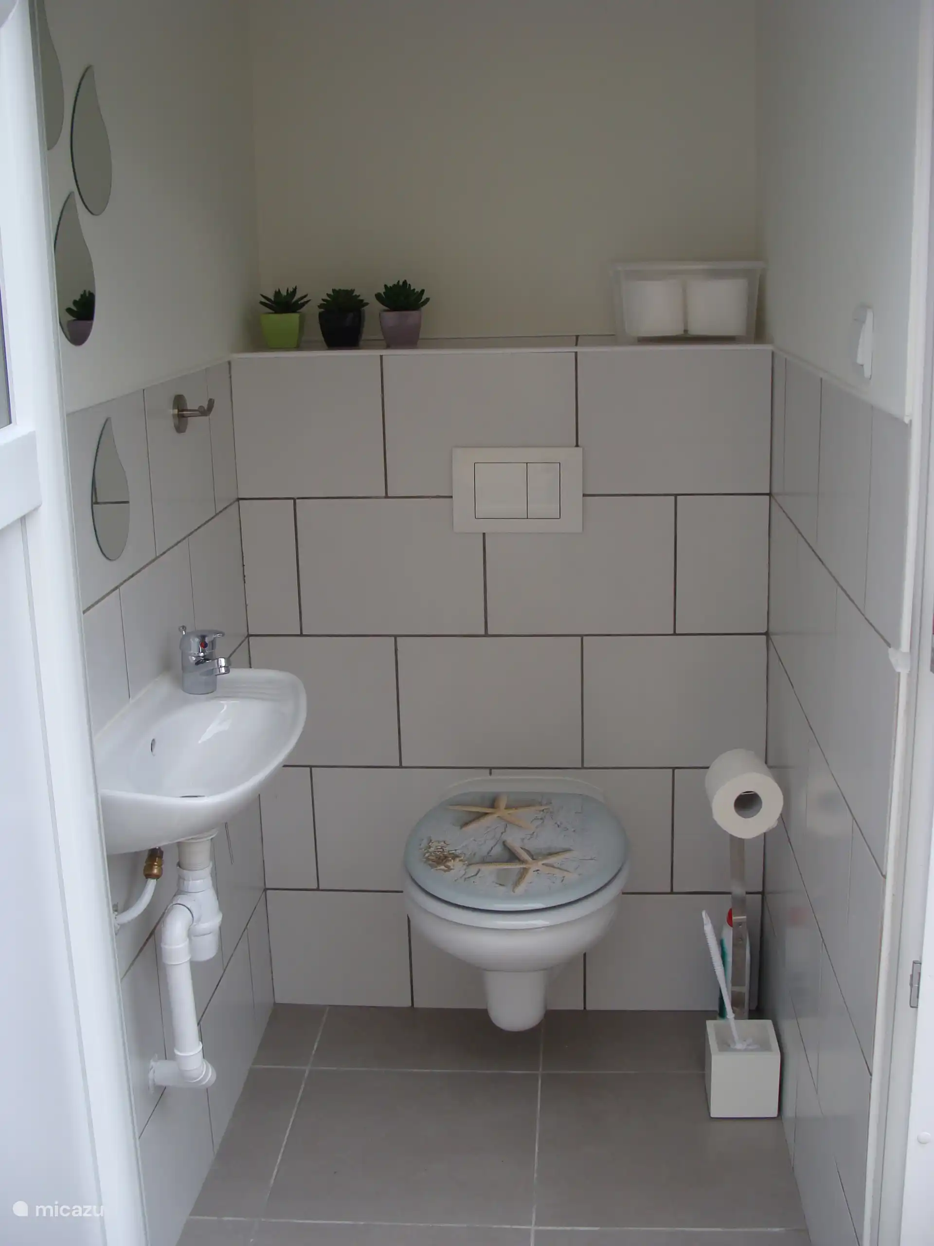 1e toilet : Buitentoilet