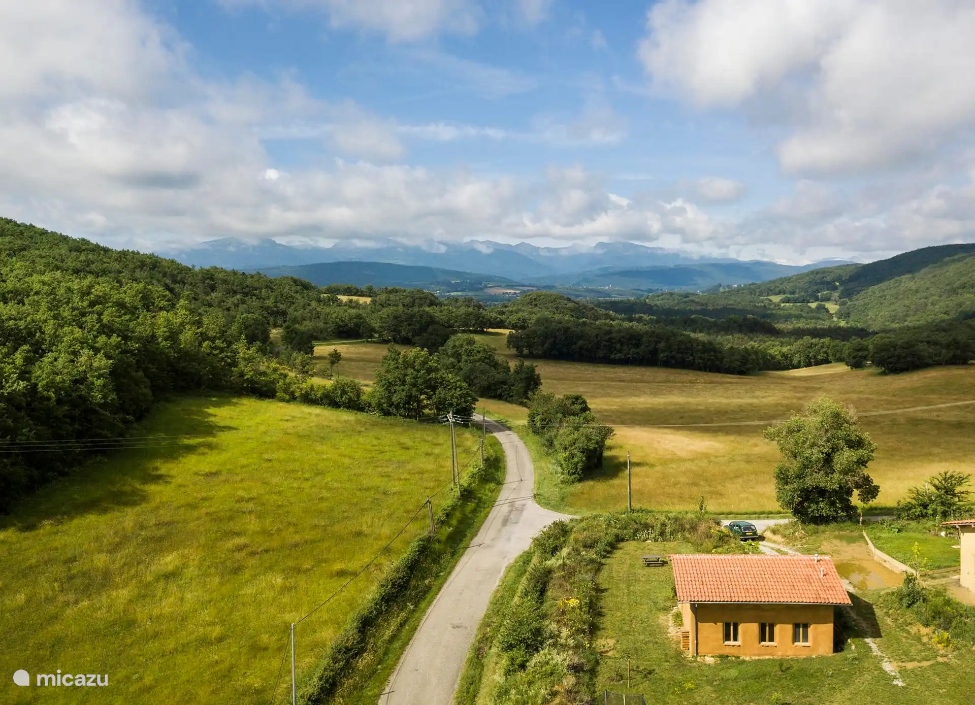 Vista aérea de la casa de paja