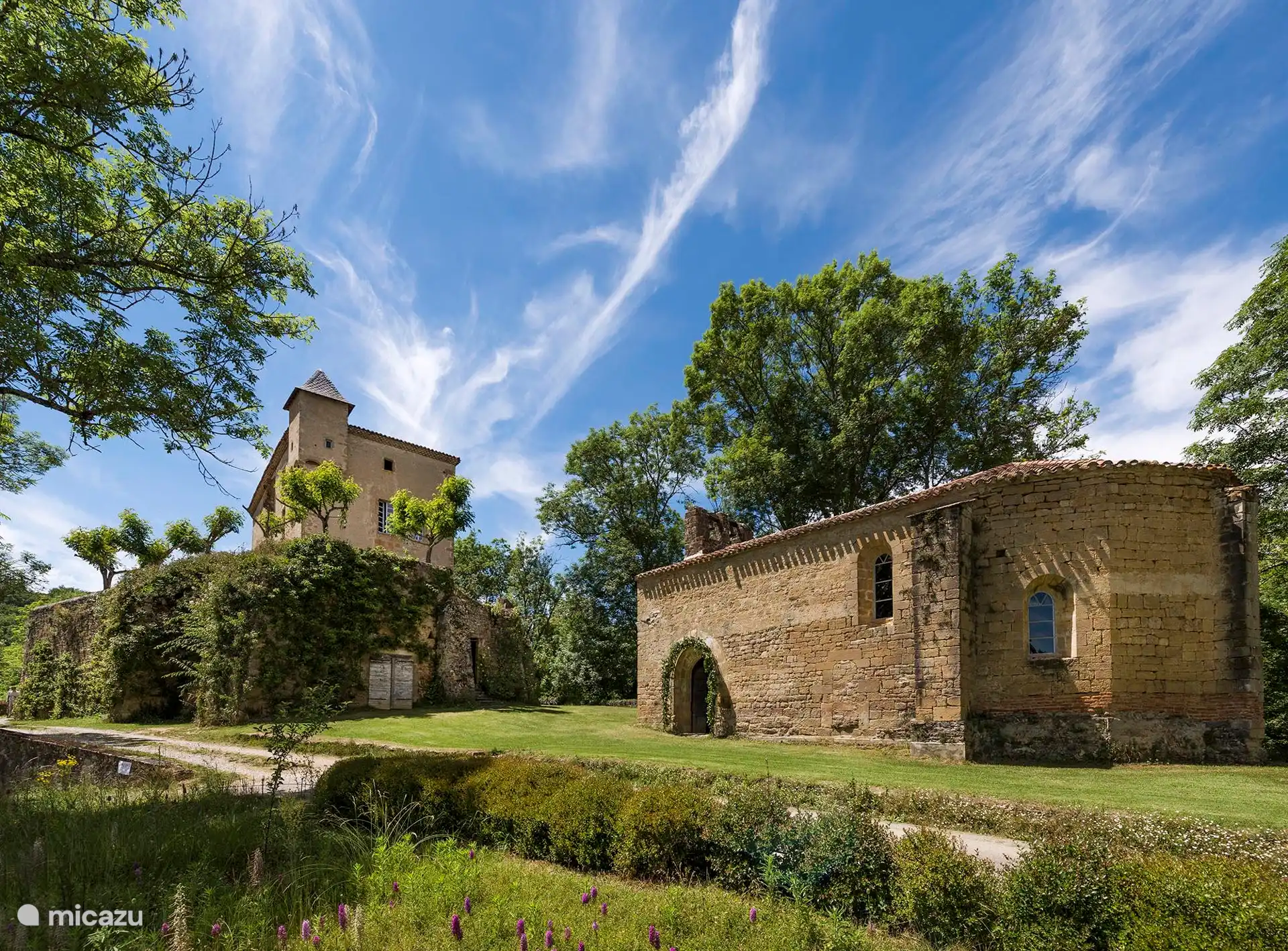 Château de Queille (hay 6 castillos en un radio de 5 km desde la casa de paja)