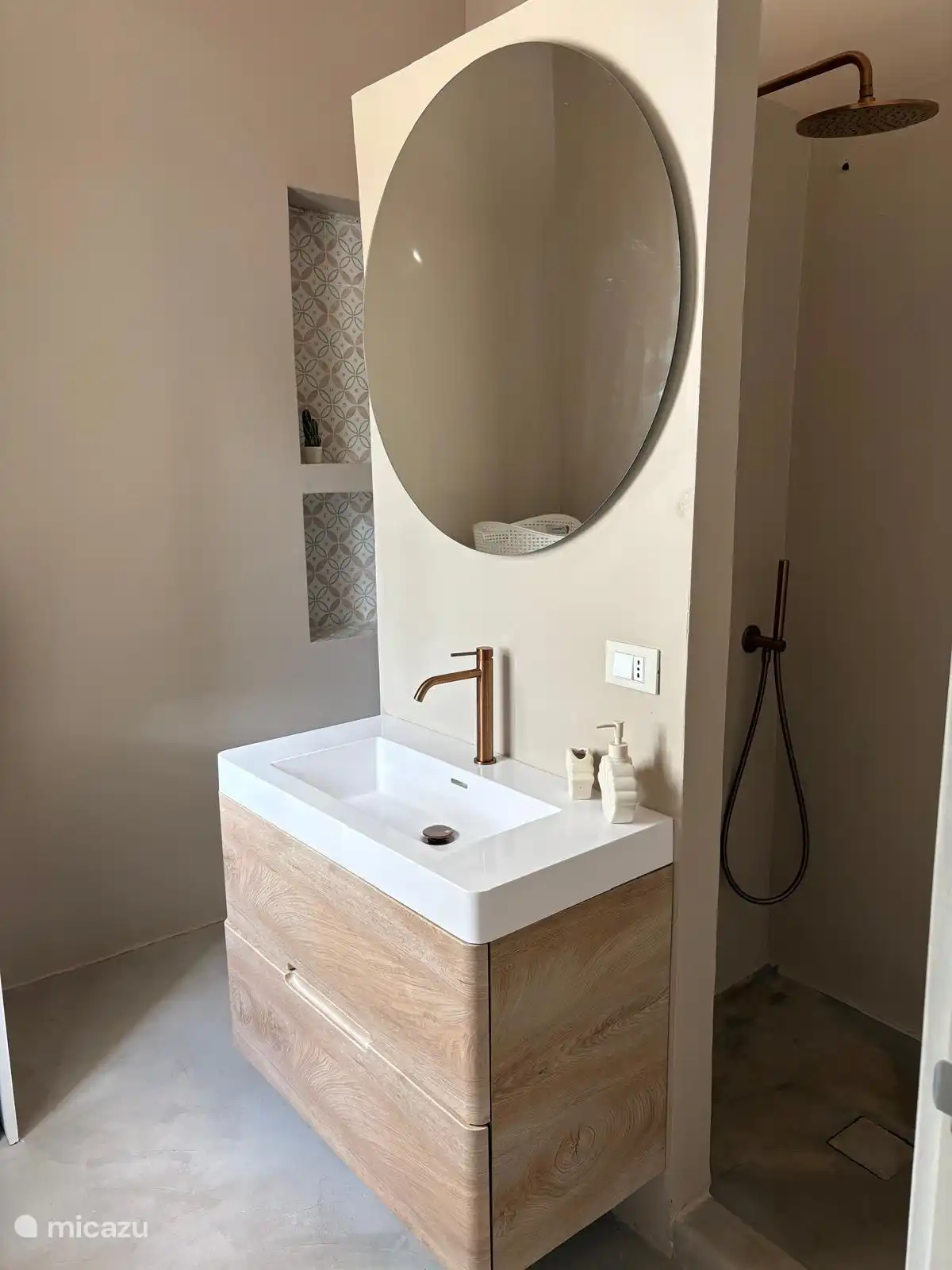 Großes Badezimmer