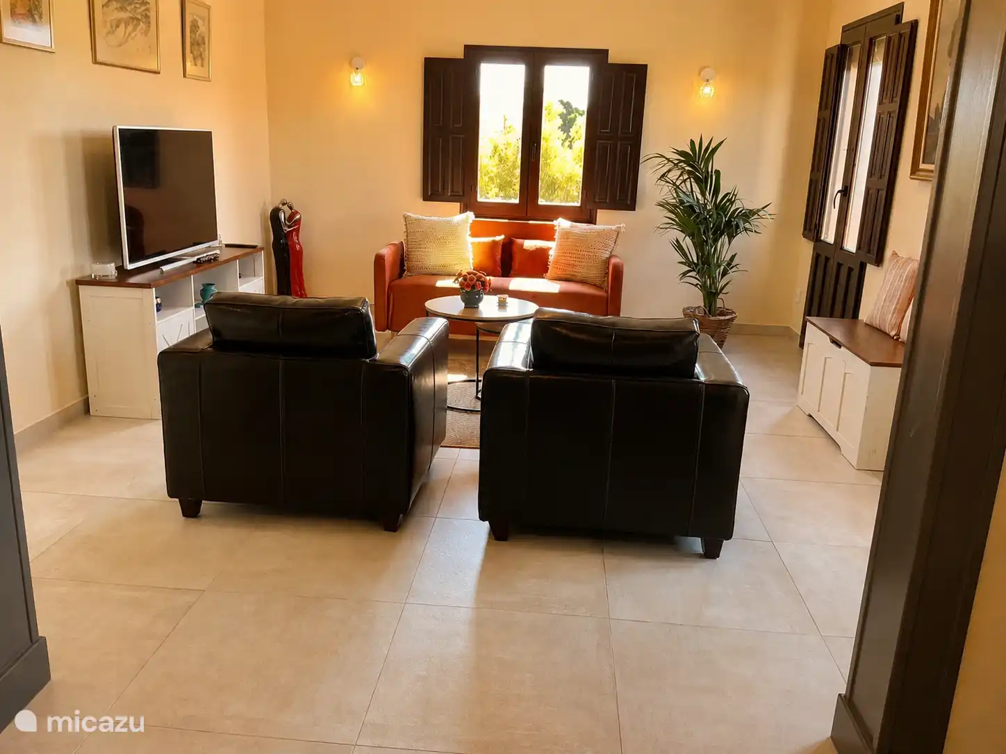 Salón con televisión