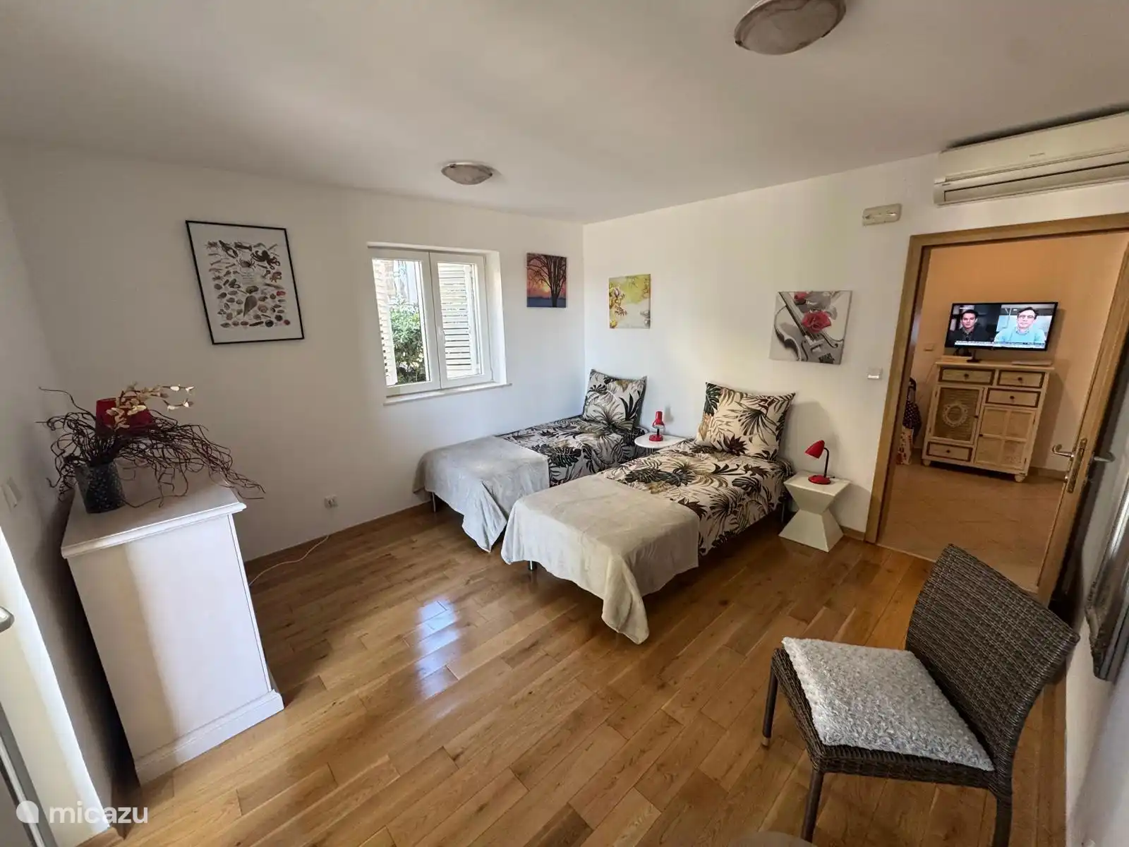 Apartamento Maja, dormitorio principal con armario y edredones extra, etc