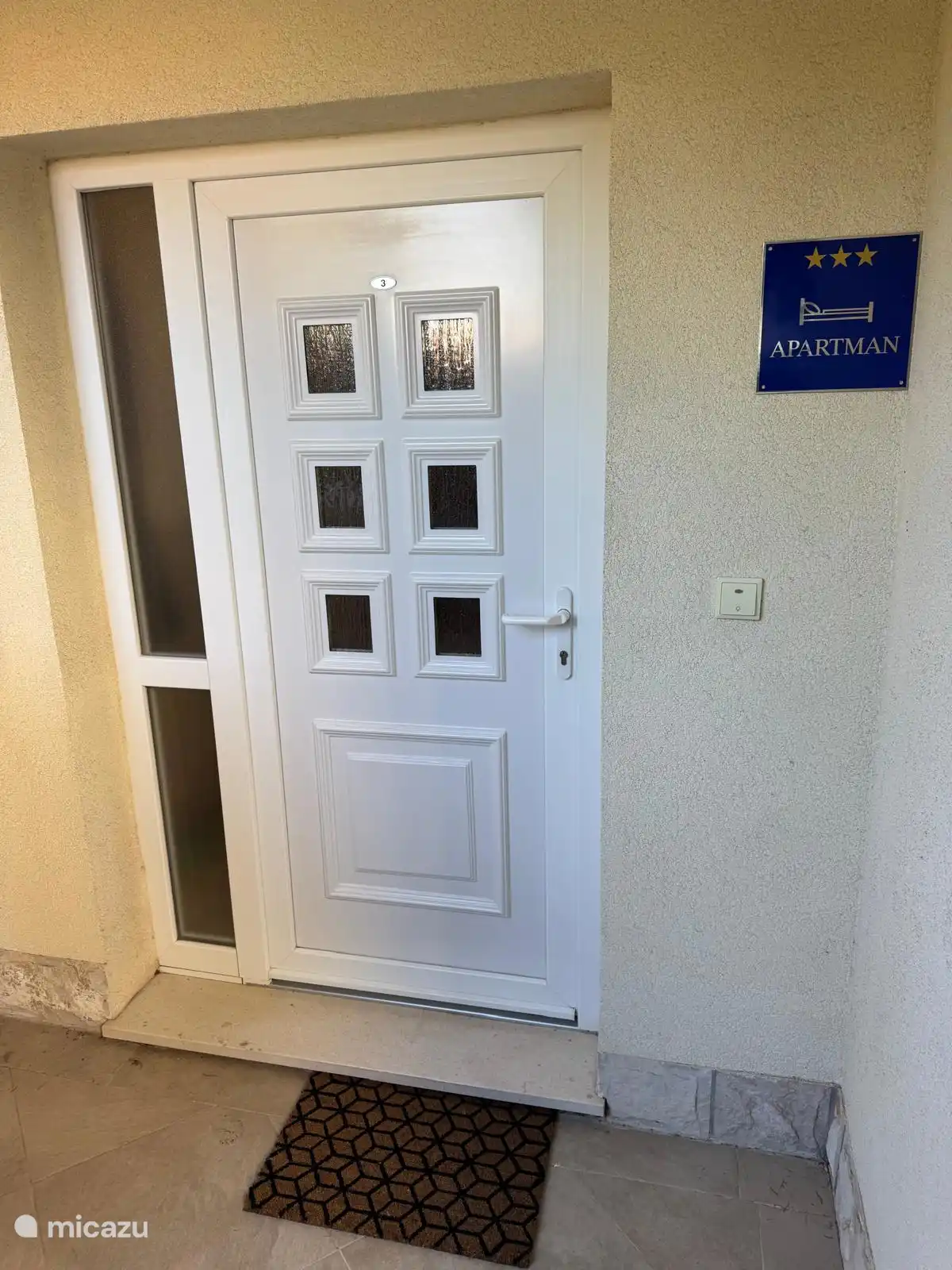 Entrada del apartamento Maja 