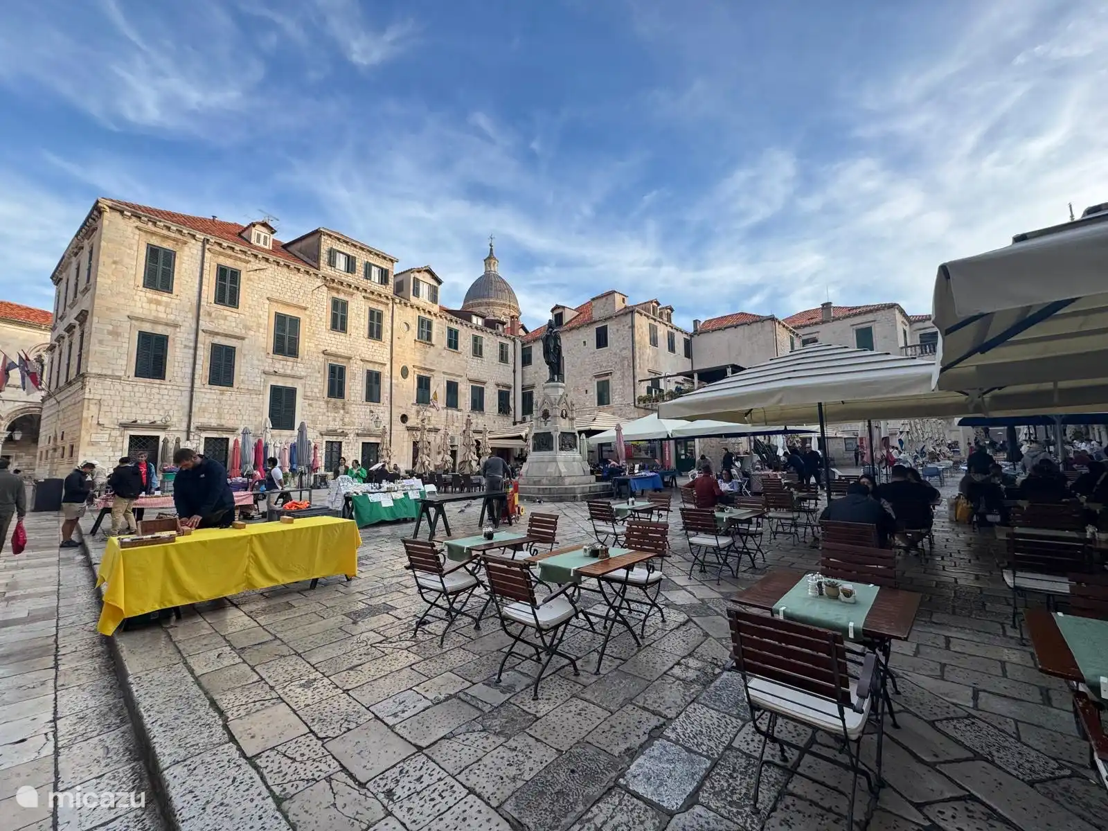 Patio central de Dubrovnik con restaurantes/cafetería 