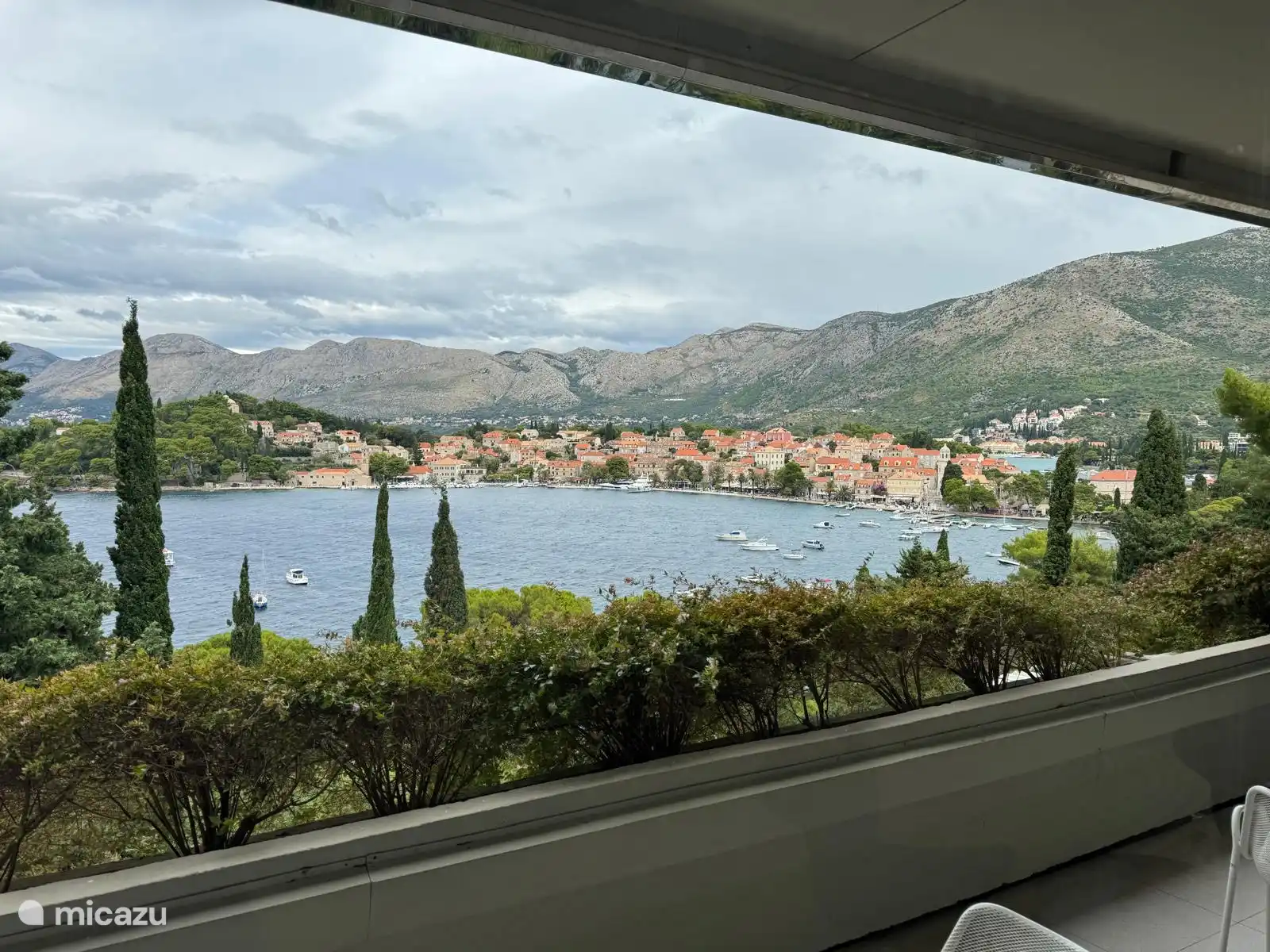 Bahía y bulevar de Cavtat desde el otro lado del hotel