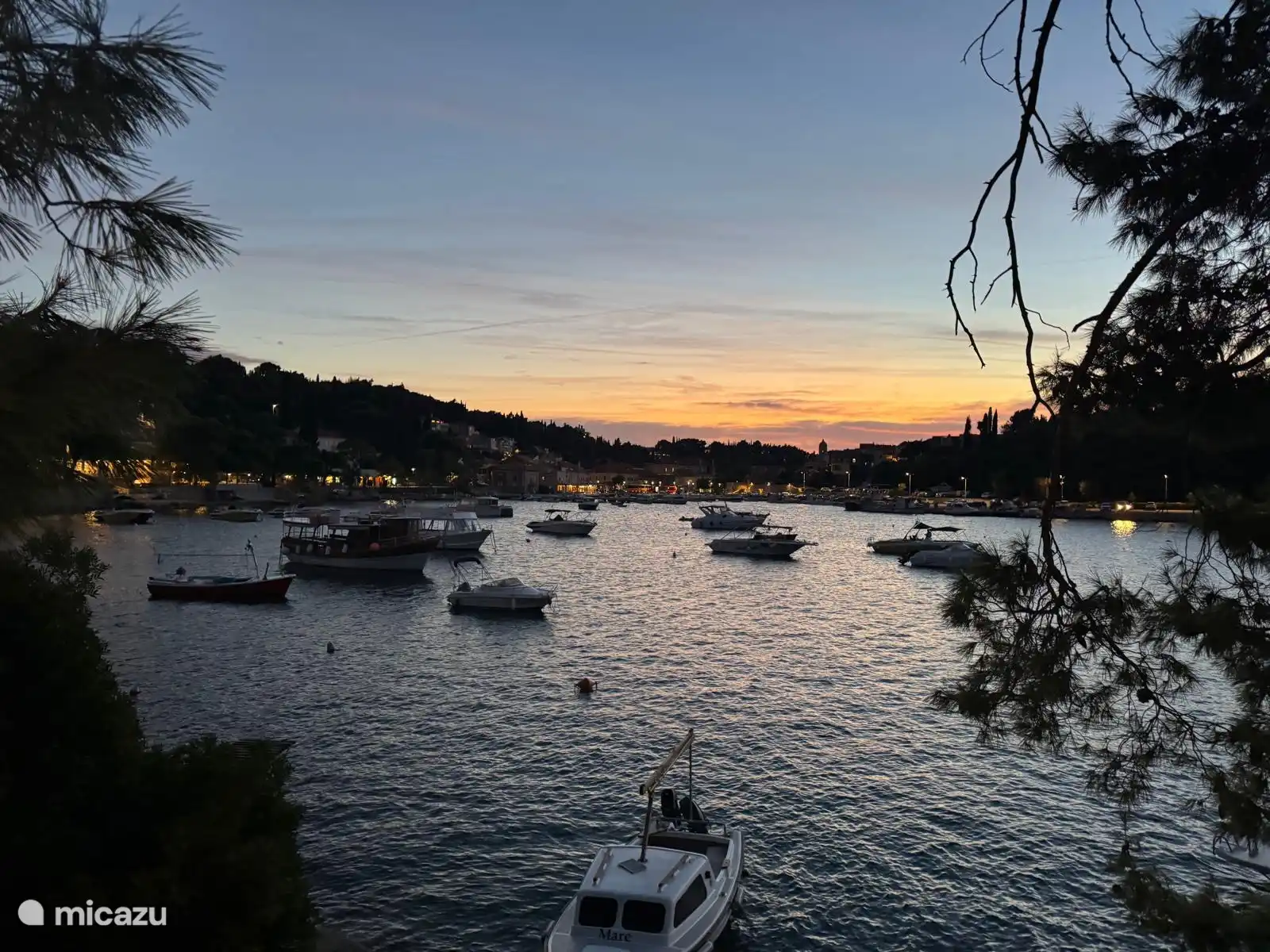 Puerto Viejo con restaurantes cavtat