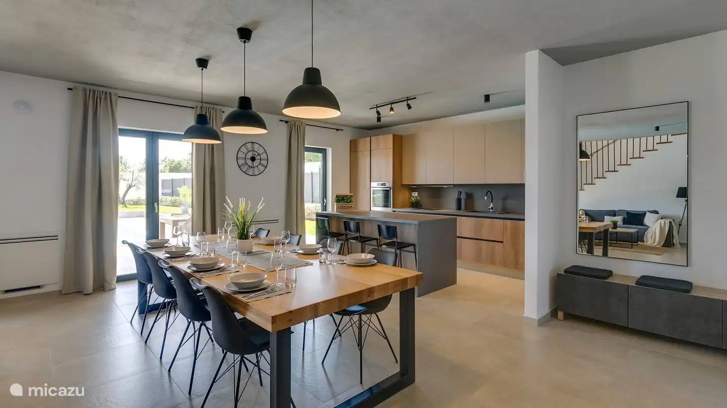eettafel + eetbar + keuken