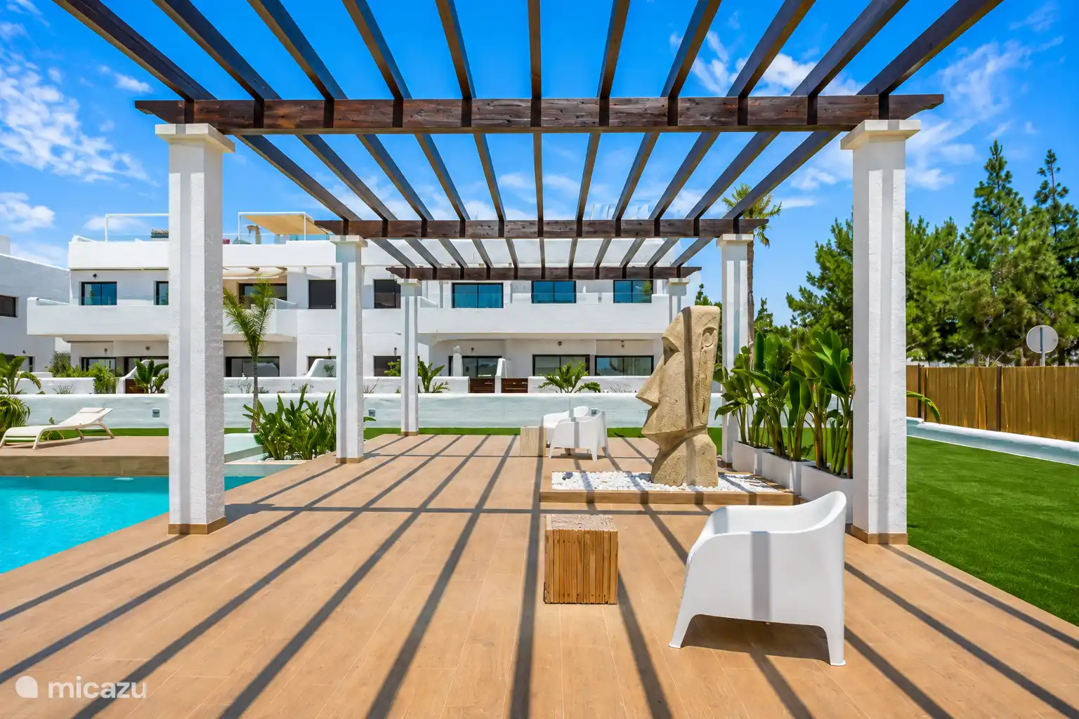 Swimming pool seating area