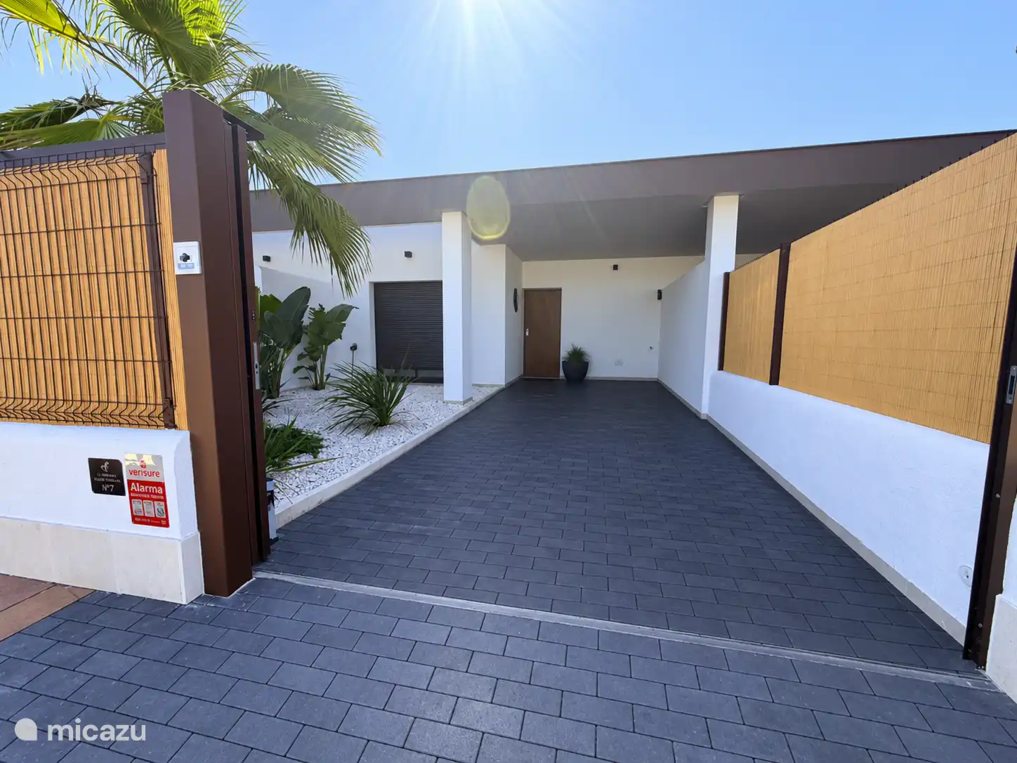 Driveway gate