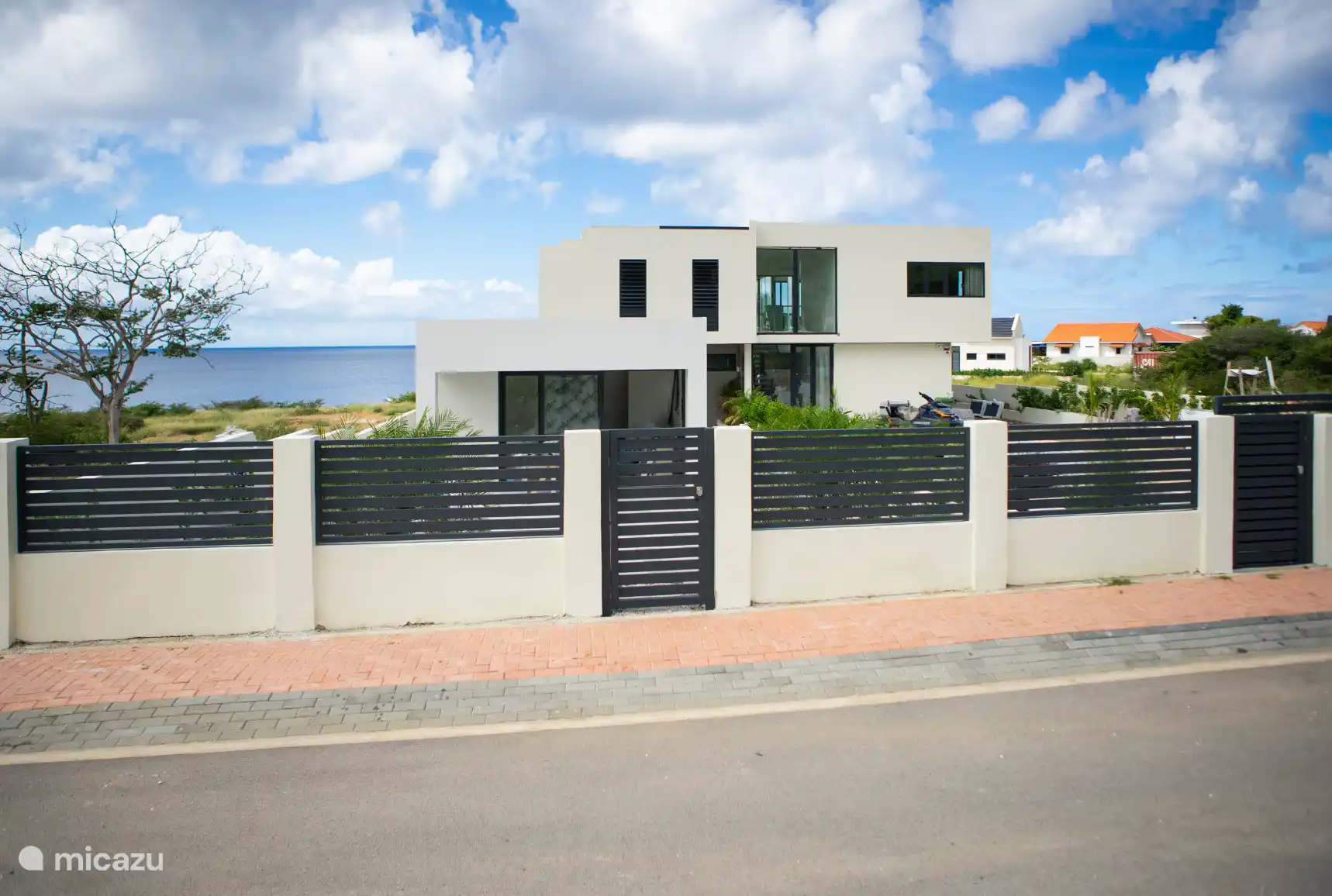 Buiten de villa