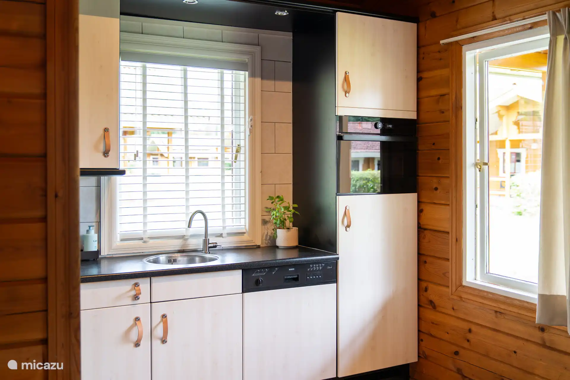 Cuisine entièrement équipée avec nouveau four et plaque à induction 