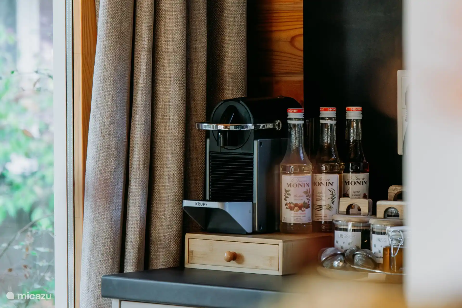 Coffee cups (Nespresso), creamer, sugar, sweeteners and syrups are included.