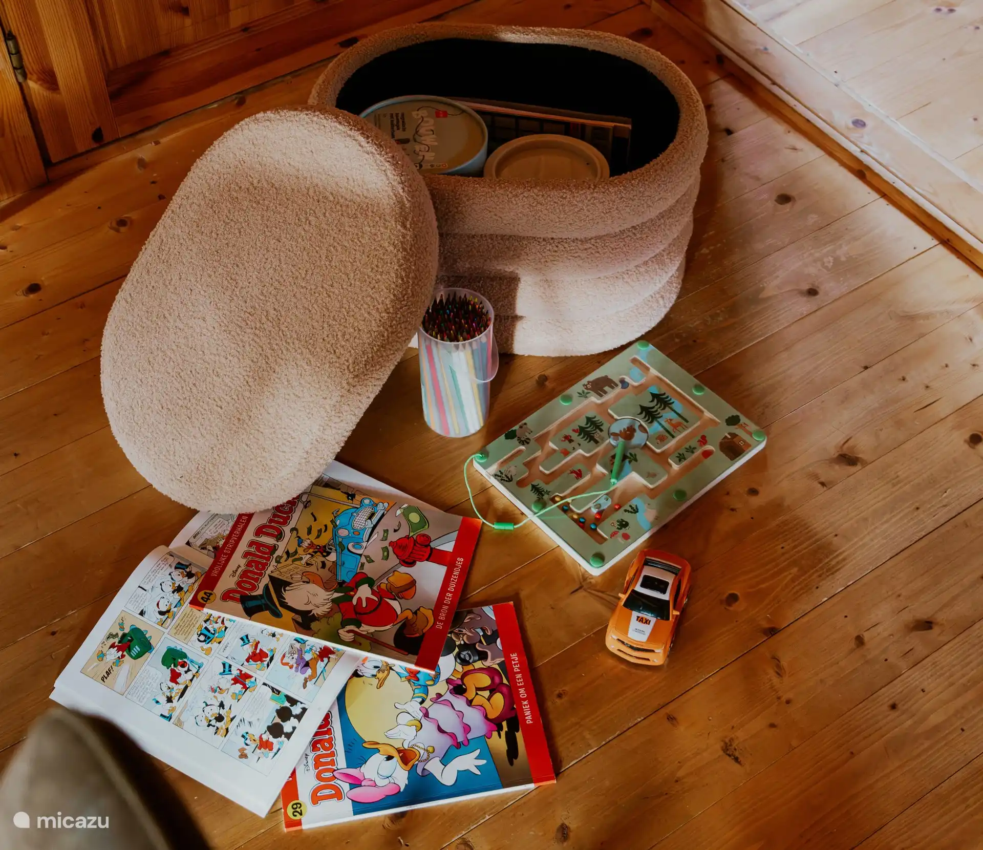 Especially for the children! Toys, coloring books and pencils, puzzles and comic books.