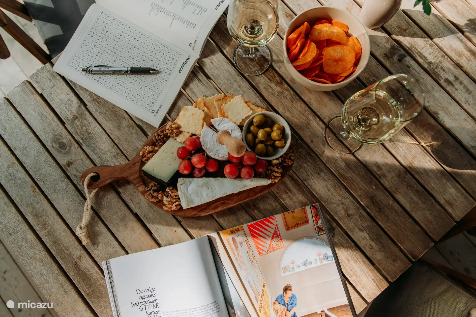 Nice puzzles, reading and drinks. What more could you want?