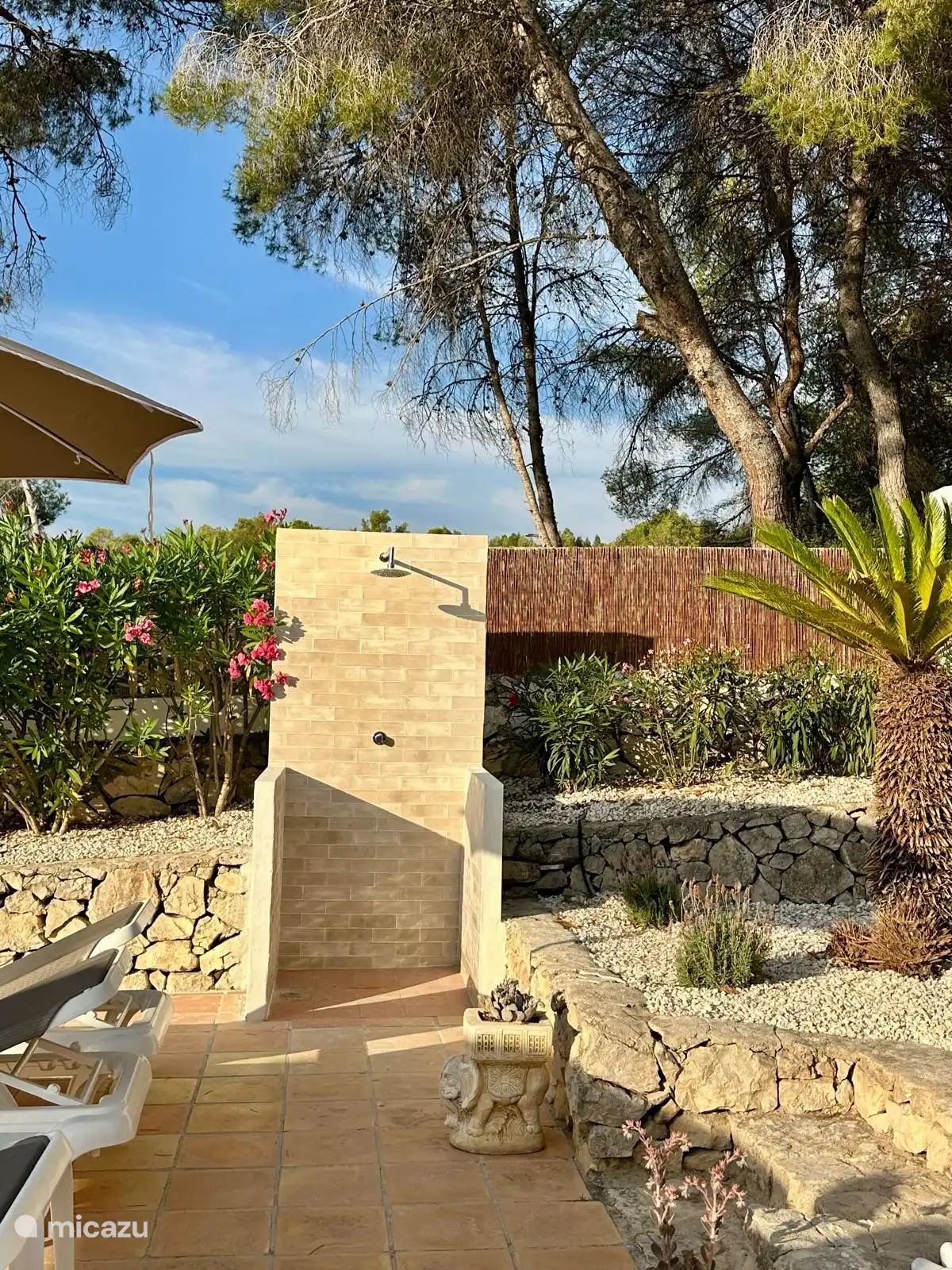 casa Querencia, buitendouche