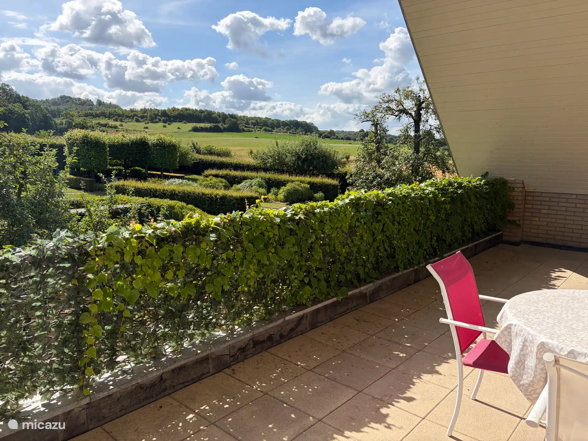 Blick auf den Clasina-Garten und die Natur