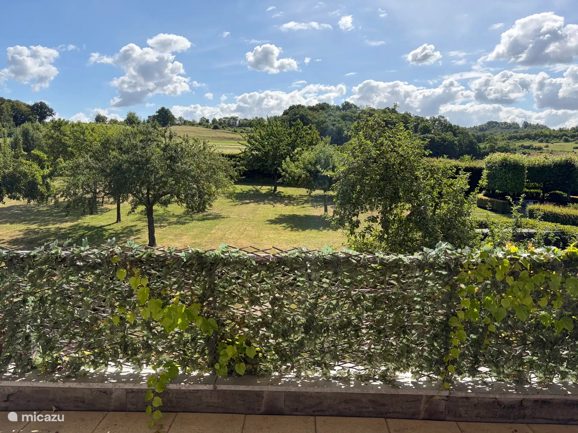 Blick auf den Obstgarten und den St. Pietersberg