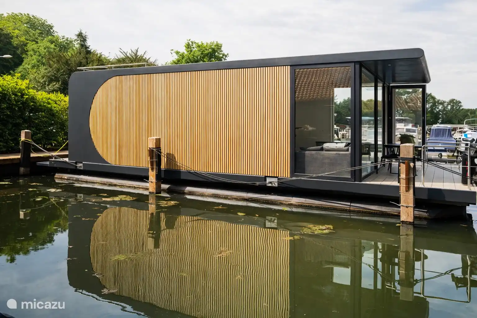  Houseboat Lemmer met Dakterras | 4p huren in Nederland, Friesland, Lemmer - camper / jacht / woonboot