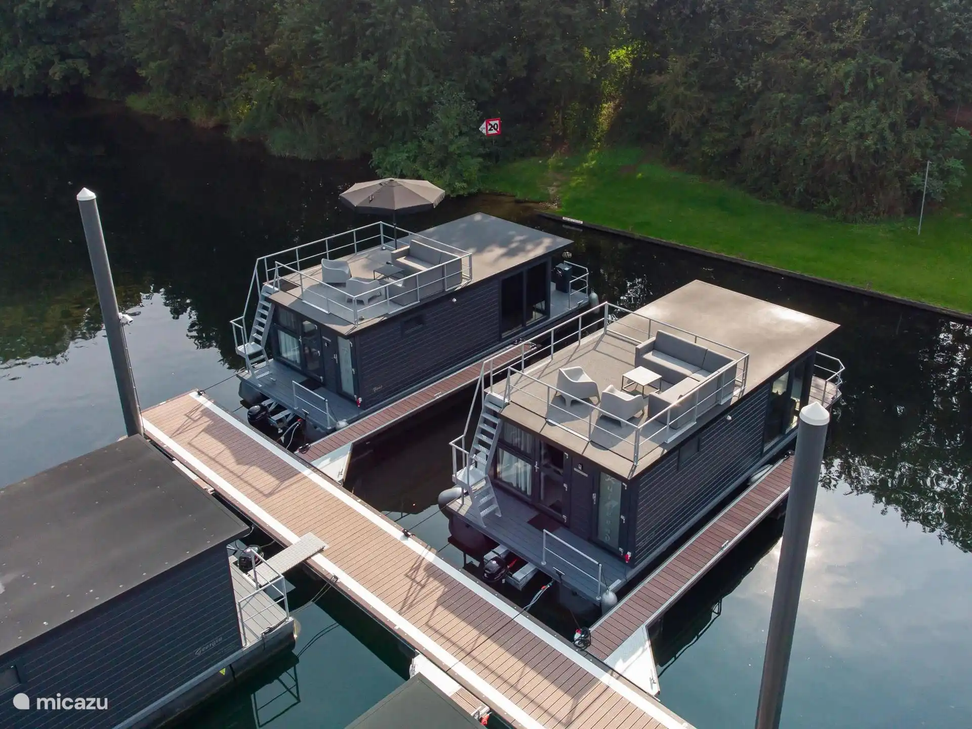 Houseboat Roof Terrace in Netherlands, Limburg, Middelaar - rv / yacht / houseboat