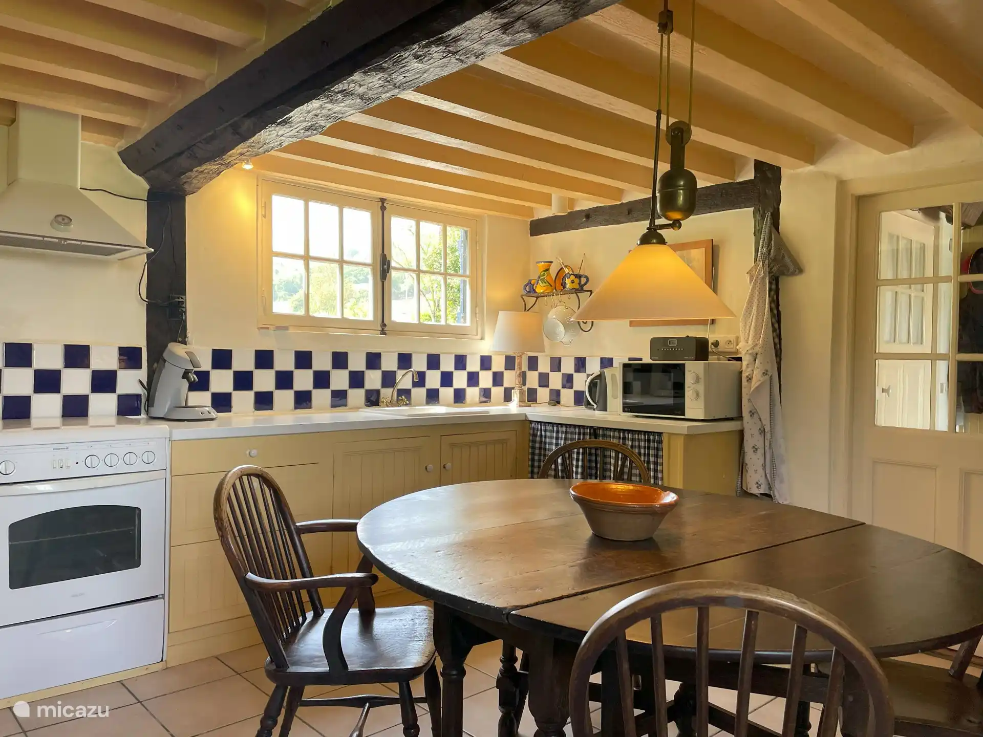 Gran cocina de salón y comedor