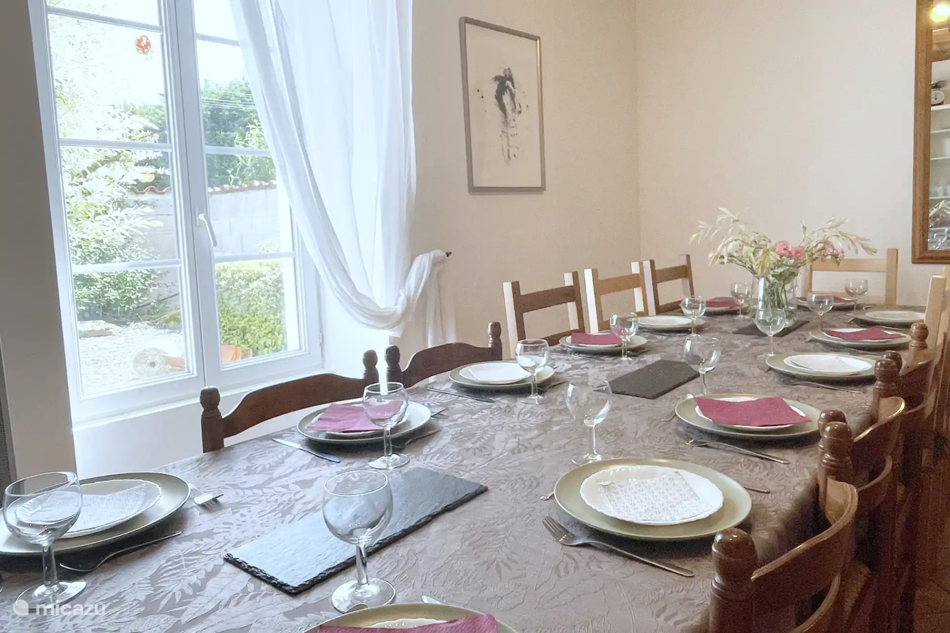 Ein modularer Speisesaal für 4 bis 14 Personen (bei gemeinsamer Miete mehrerer Cottages)