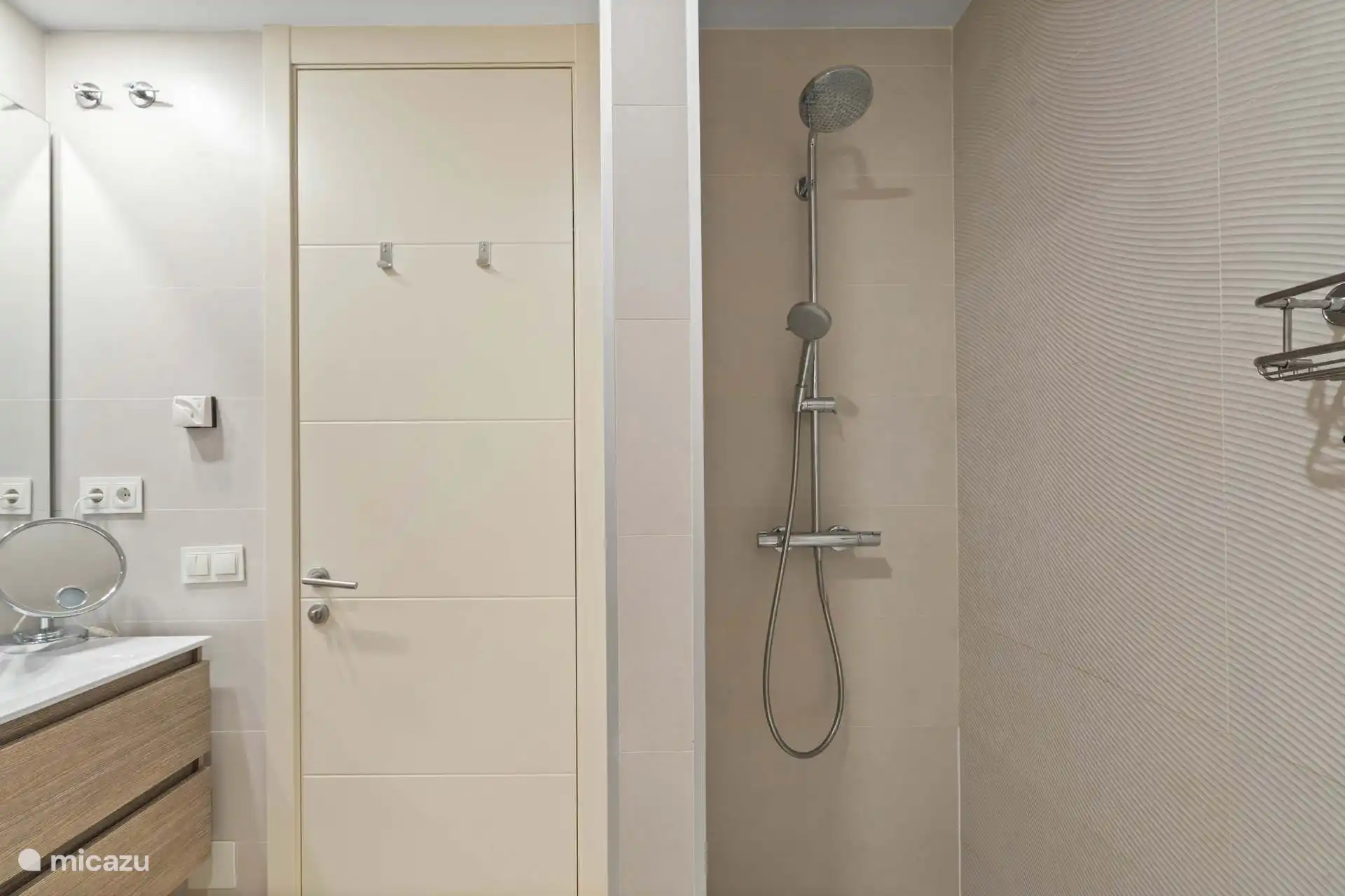 Gasten badkamer met inloop douche
