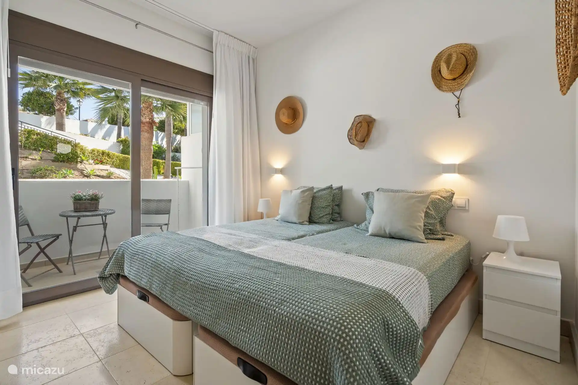 Gasten slaapkamer met terrasje