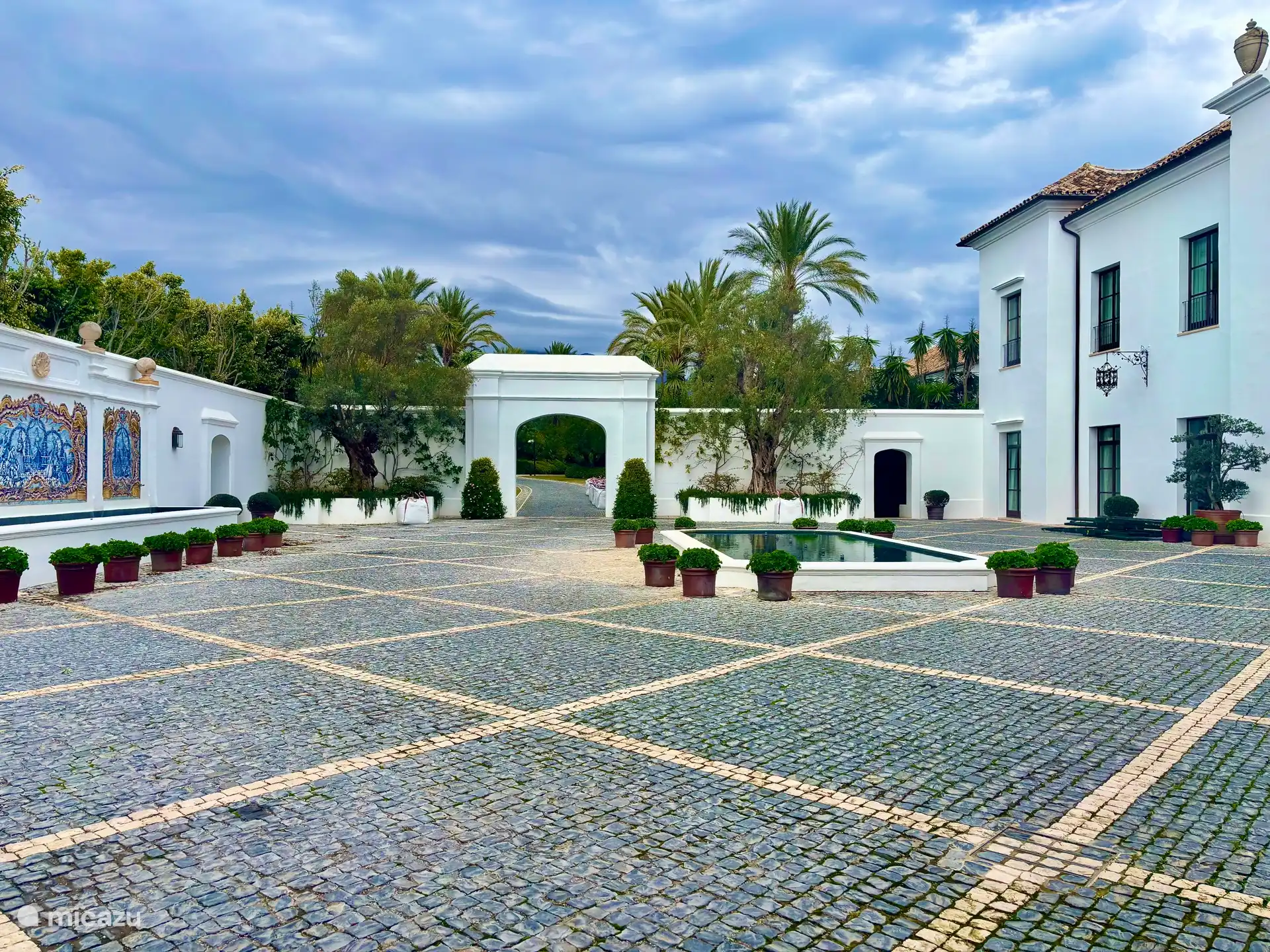 Patio del Hotel Cortesin