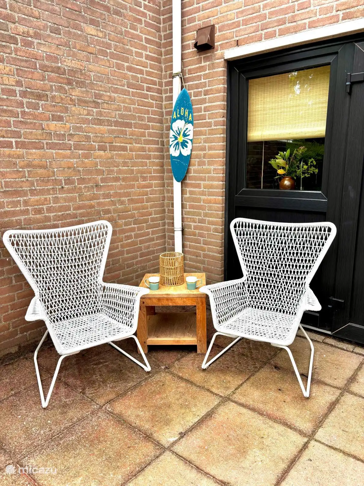 Un lugar sombreado encantador en la fachada.