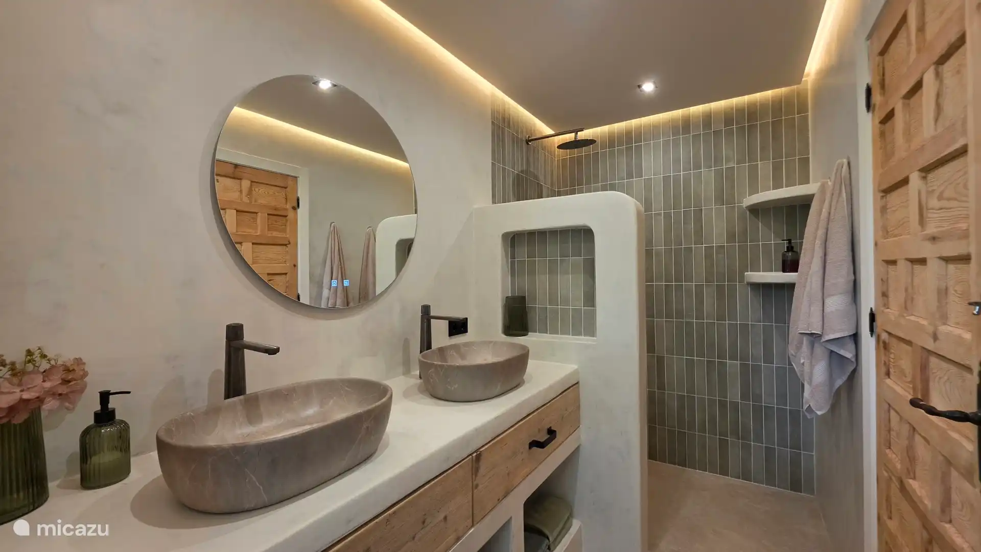 Badezimmer, Schlafzimmer 2